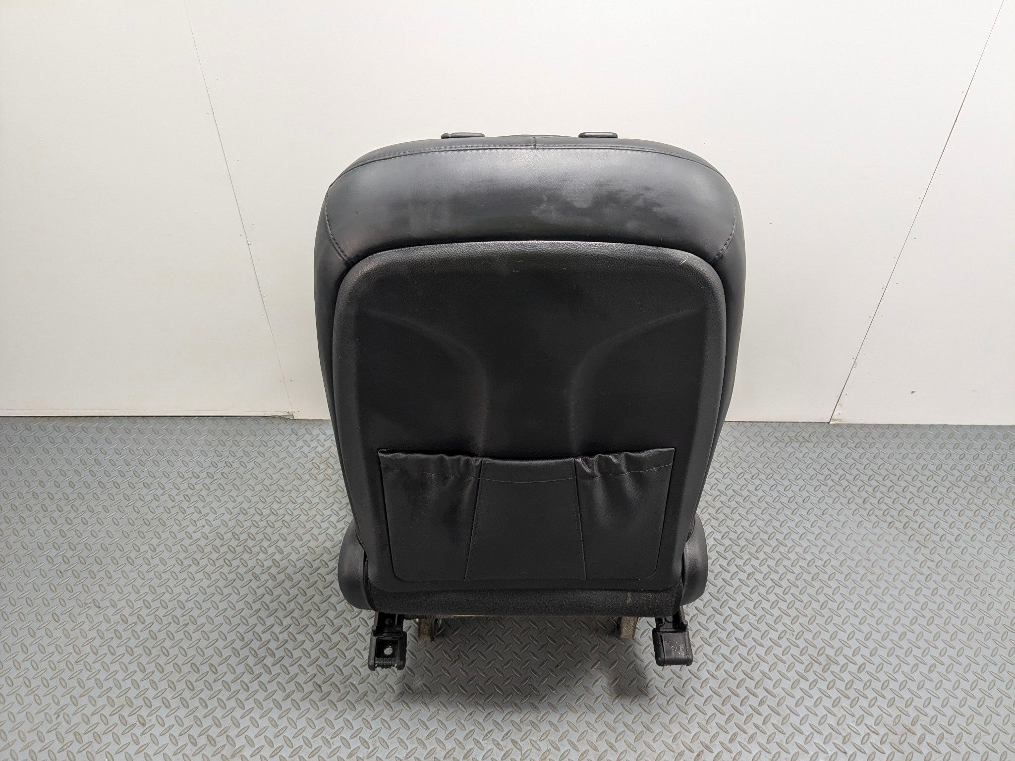 2012 - 2014 HYUNDAI AZERA OEM SEAT BLACK LEATHER WITH BUCKLE FRONT RIGHT SIDE