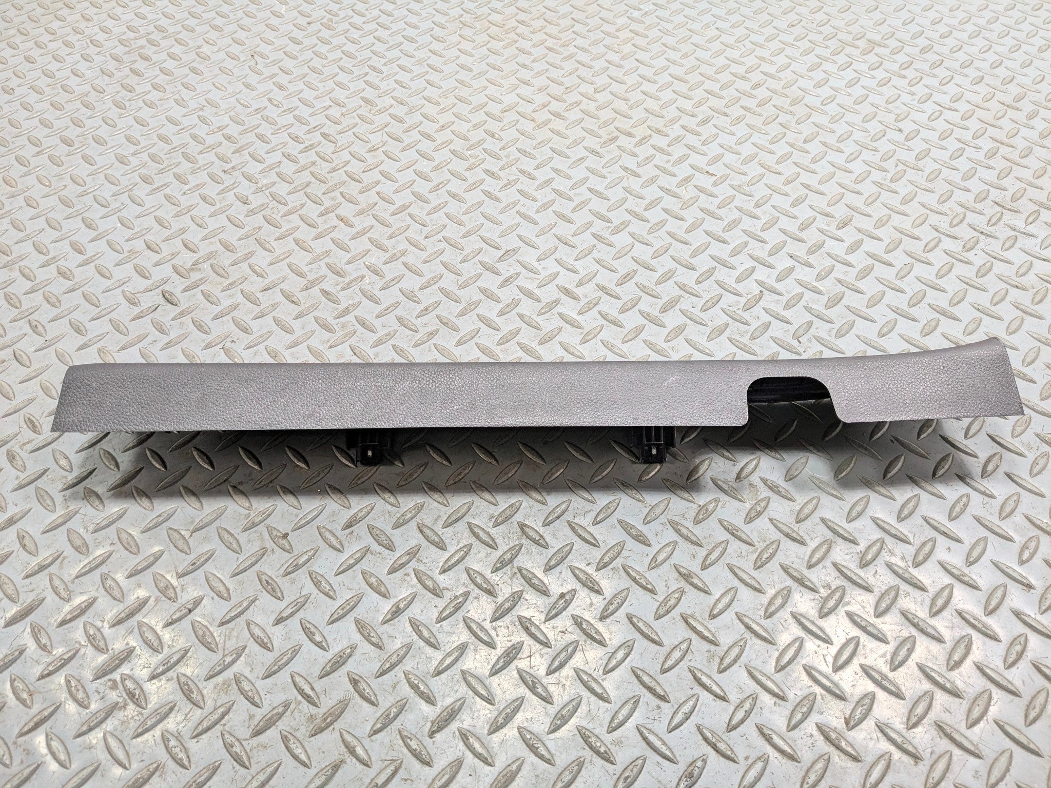 2012 - 2014 HYUNDAI AZERA OEM SILL PLATE SCUFF FRONT RIGHT PASSENGER SIDE