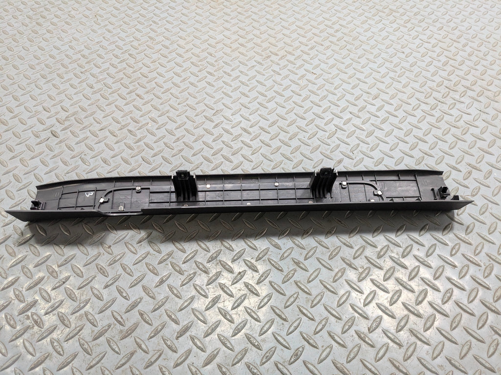 2012 - 2014 HYUNDAI AZERA OEM SILL PLATE SCUFF FRONT RIGHT PASSENGER SIDE
