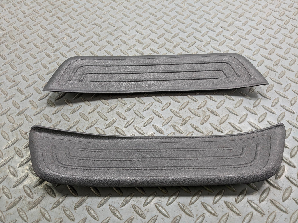 2012 - 2014 HYUNDAI AZERA OEM REAR DOOR FLOOR STEP TRIM SILL SCUFF PLATE BLACK