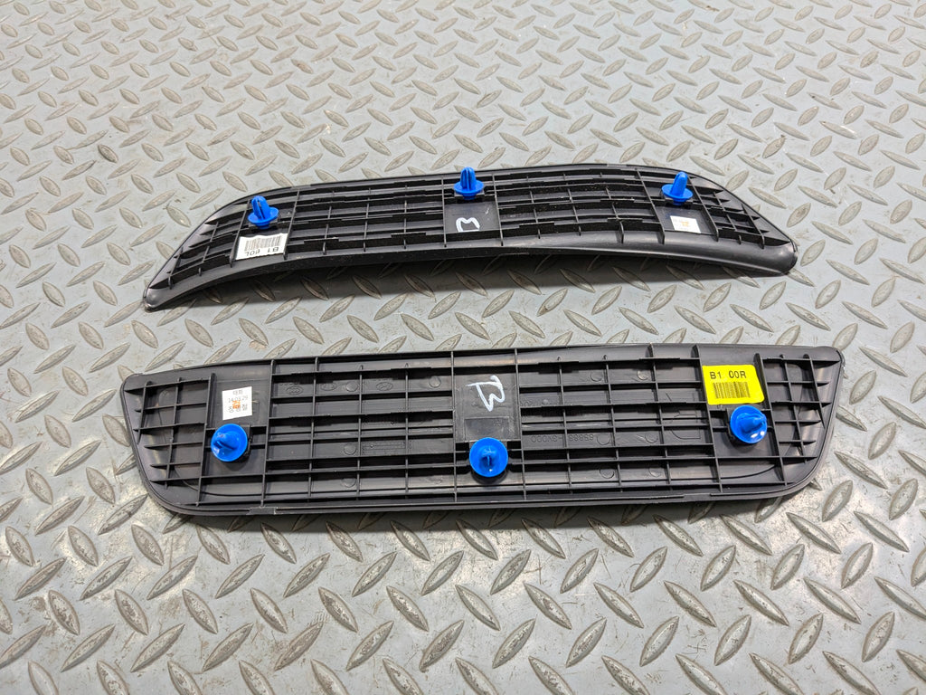 2012 - 2014 HYUNDAI AZERA OEM REAR DOOR FLOOR STEP TRIM SILL SCUFF PLATE BLACK