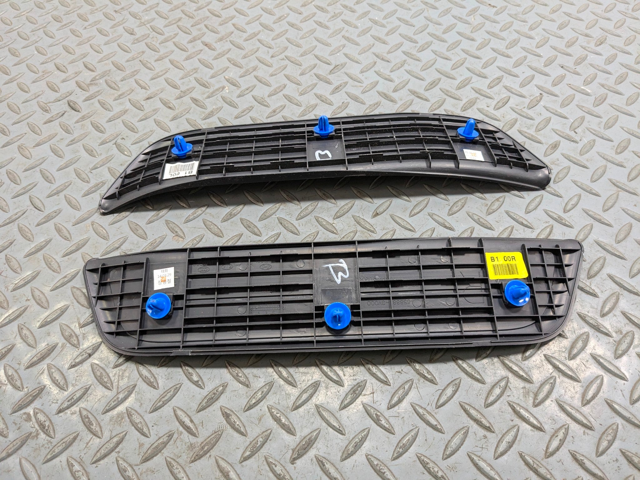 2012 - 2014 HYUNDAI AZERA OEM REAR DOOR FLOOR STEP TRIM SILL SCUFF PLATE BLACK