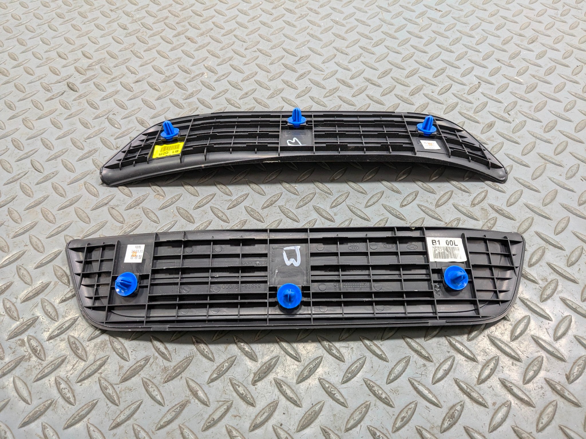 2012 - 2014 HYUNDAI AZERA OEM REAR DOOR FLOOR STEP TRIM SILL SCUFF PLATE BLACK