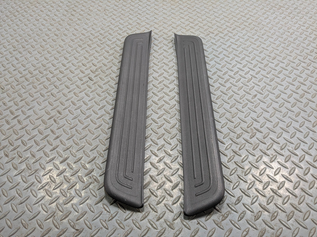 2012 - 2014 HYUNDAI AZERA OEM FRONT DOOR FLOOR STEP TRIM SILL SCUFF PLATE BLACK