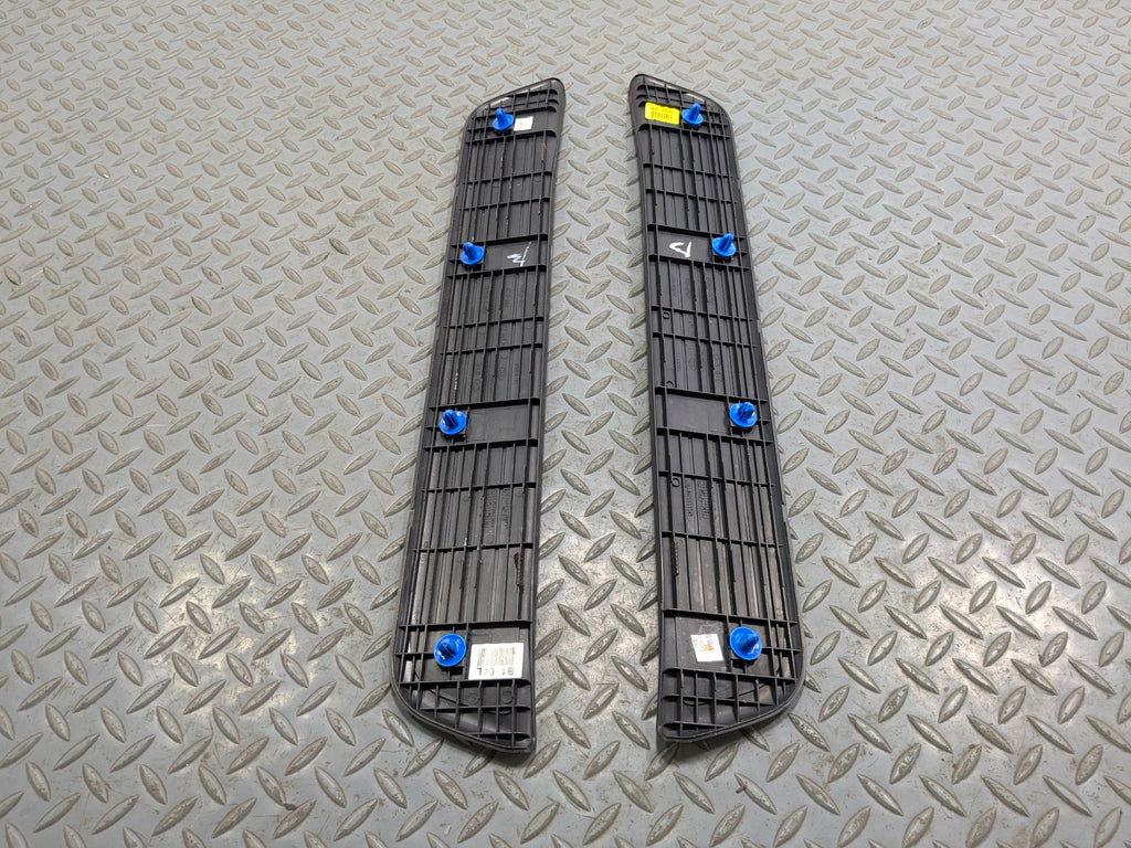 2012 - 2014 HYUNDAI AZERA OEM FRONT DOOR FLOOR STEP TRIM SILL SCUFF PLATE BLACK