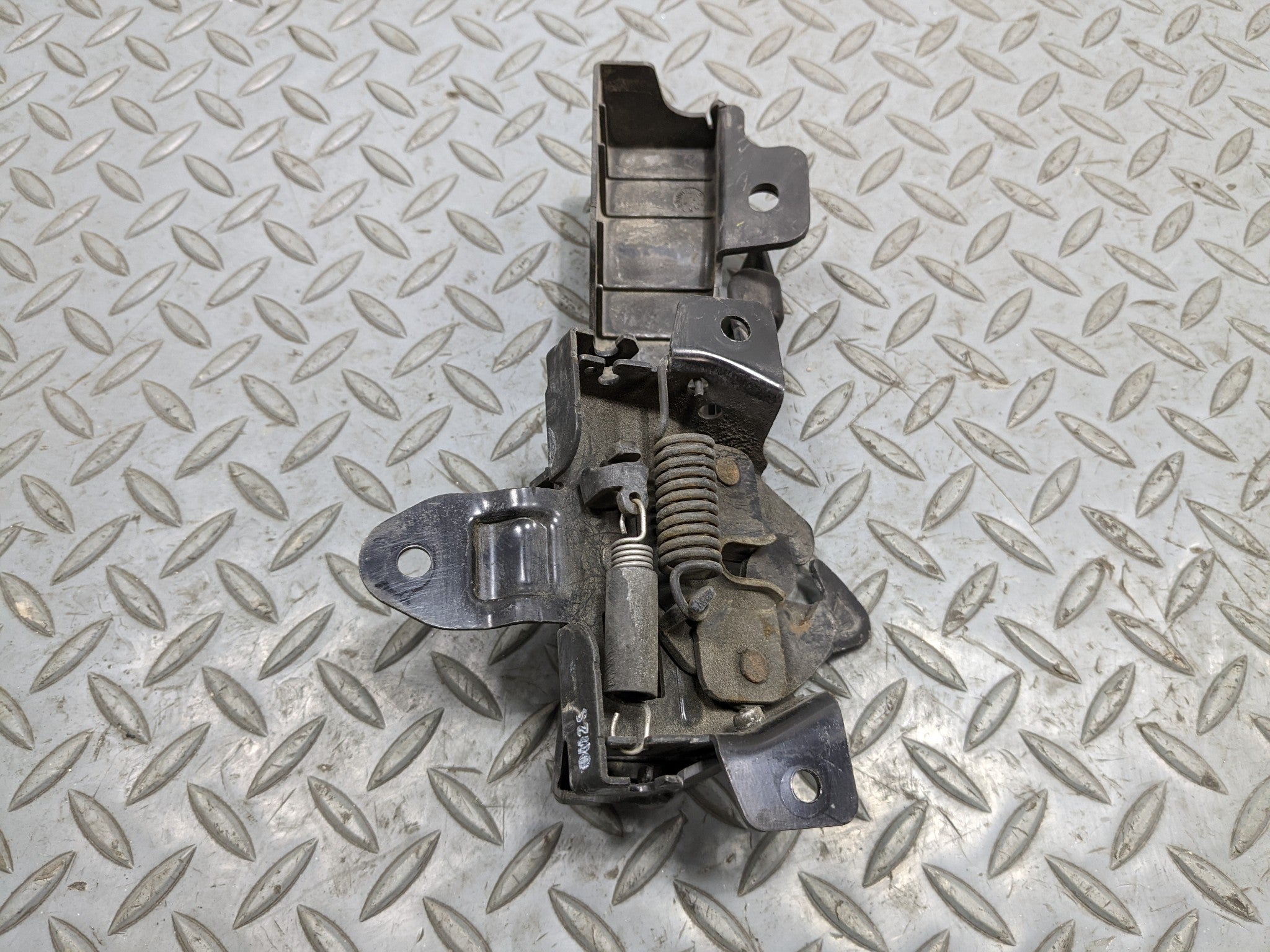 2012 - 2014 HYUNDAI AZERA OEM HOOD LOCK LATCH RELEASE ACTUATOR ASSEMBLY