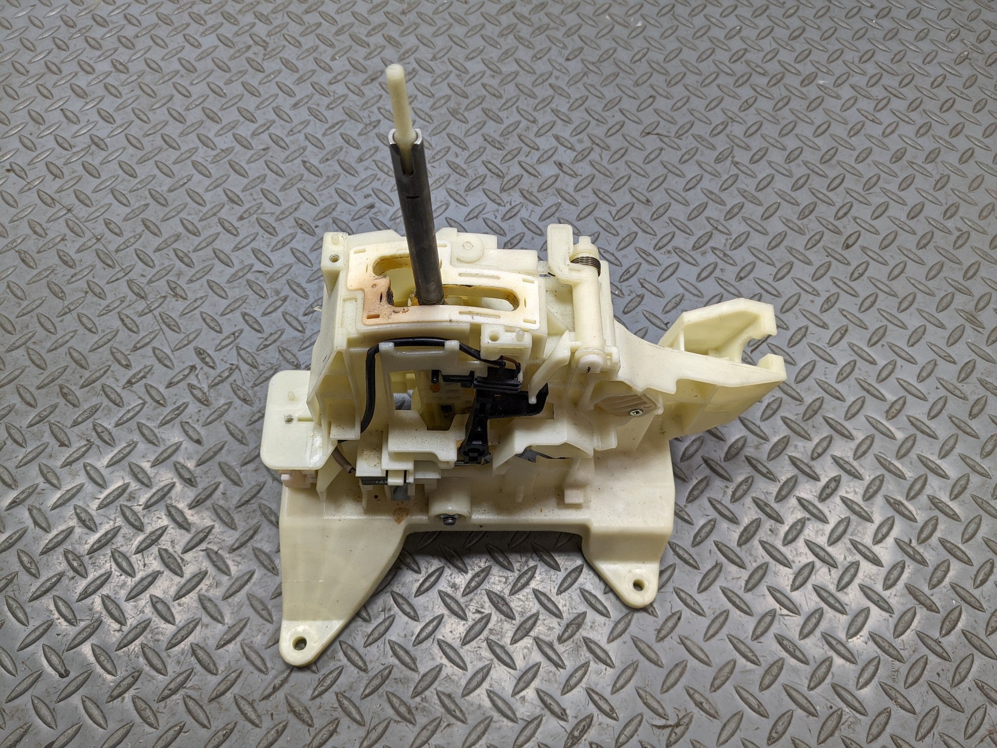 2012 - 2014 HYUNDAI AZERA OEM FLOOR GEAR SHIFTER CONTROL LEVER ASSEMBLY