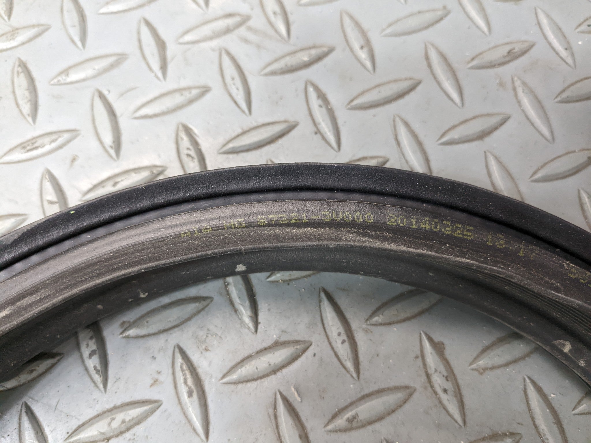 2012 - 2014 HYUNDAI AZERA OEM DOOR SEAL WEATHER STRIPPING RUBBER TRUNK