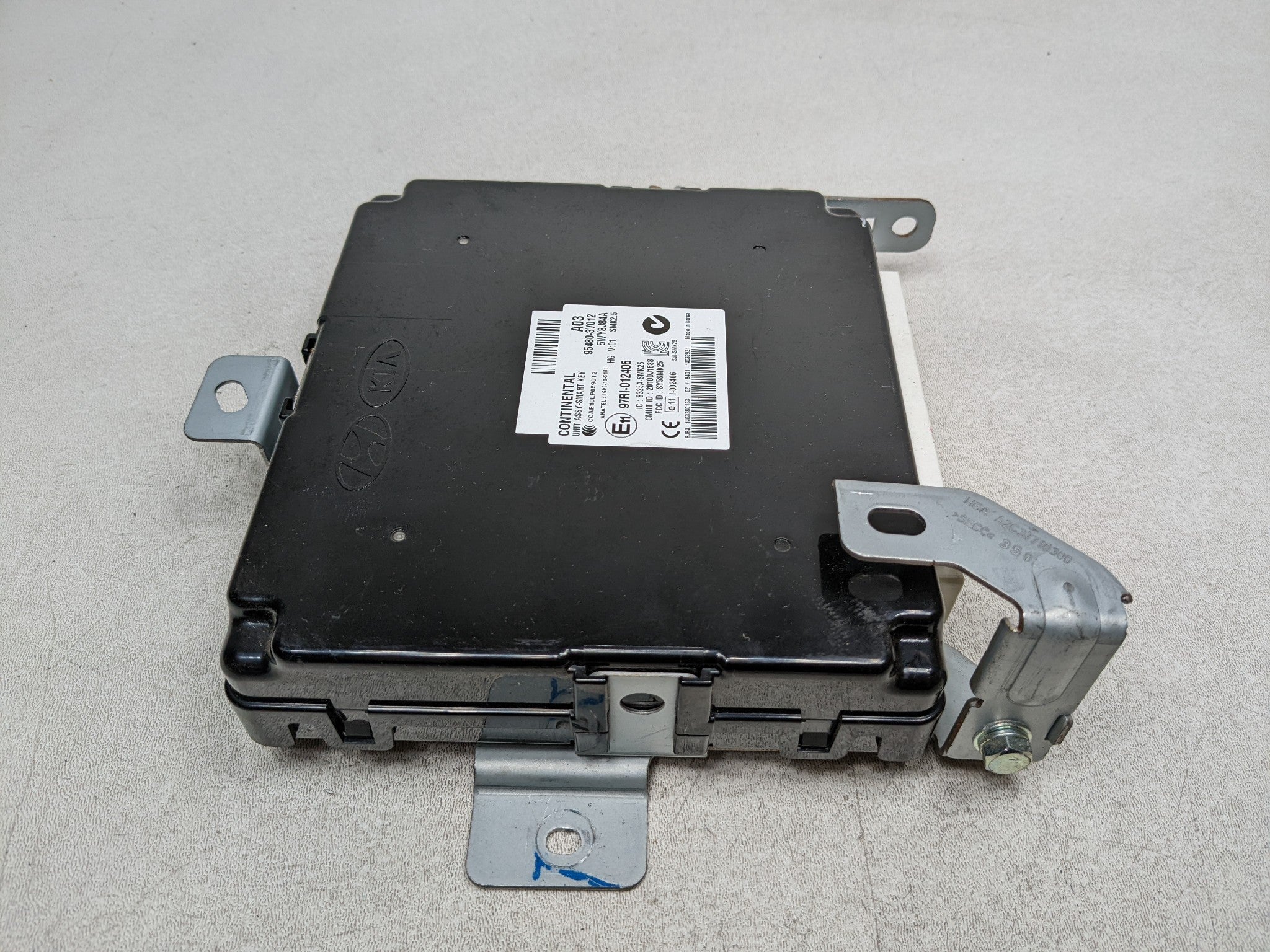 2012 - 2014 HYUNDAI AZERA OEM THEFT LOCKING KEYLESS ENTRY CONTROL MODULE