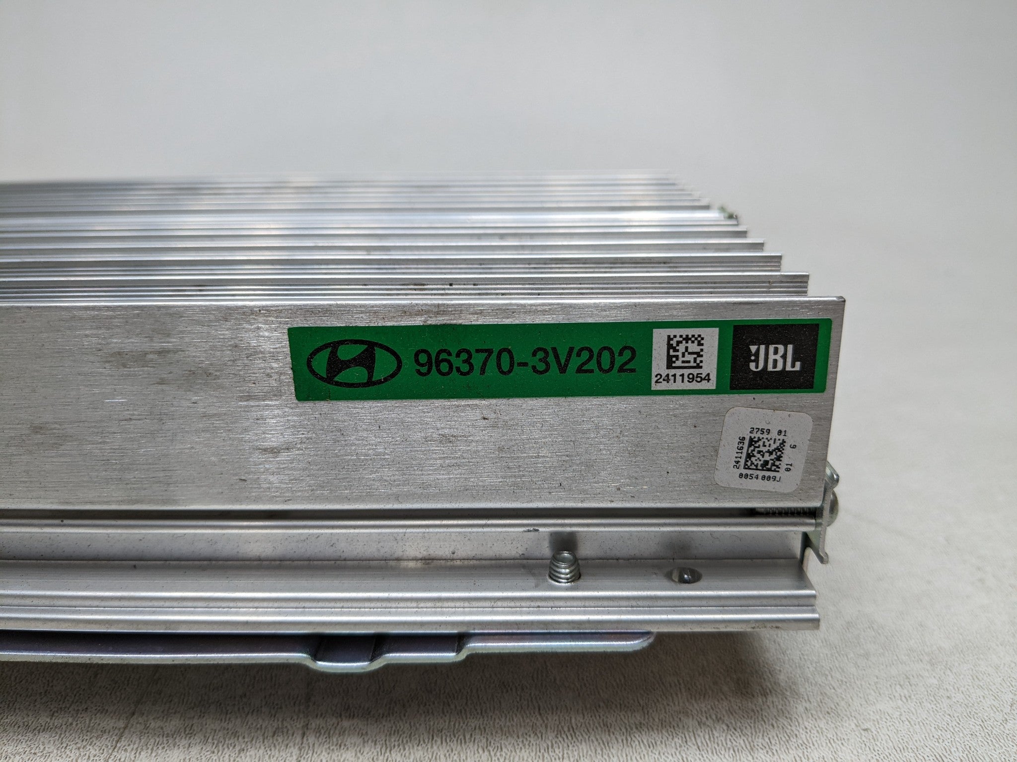 2012 - 2014 HYUNDAI AZERA OEM JBL AUDIO RADIO STEREO FACTORY AMPLIFIER UNIT