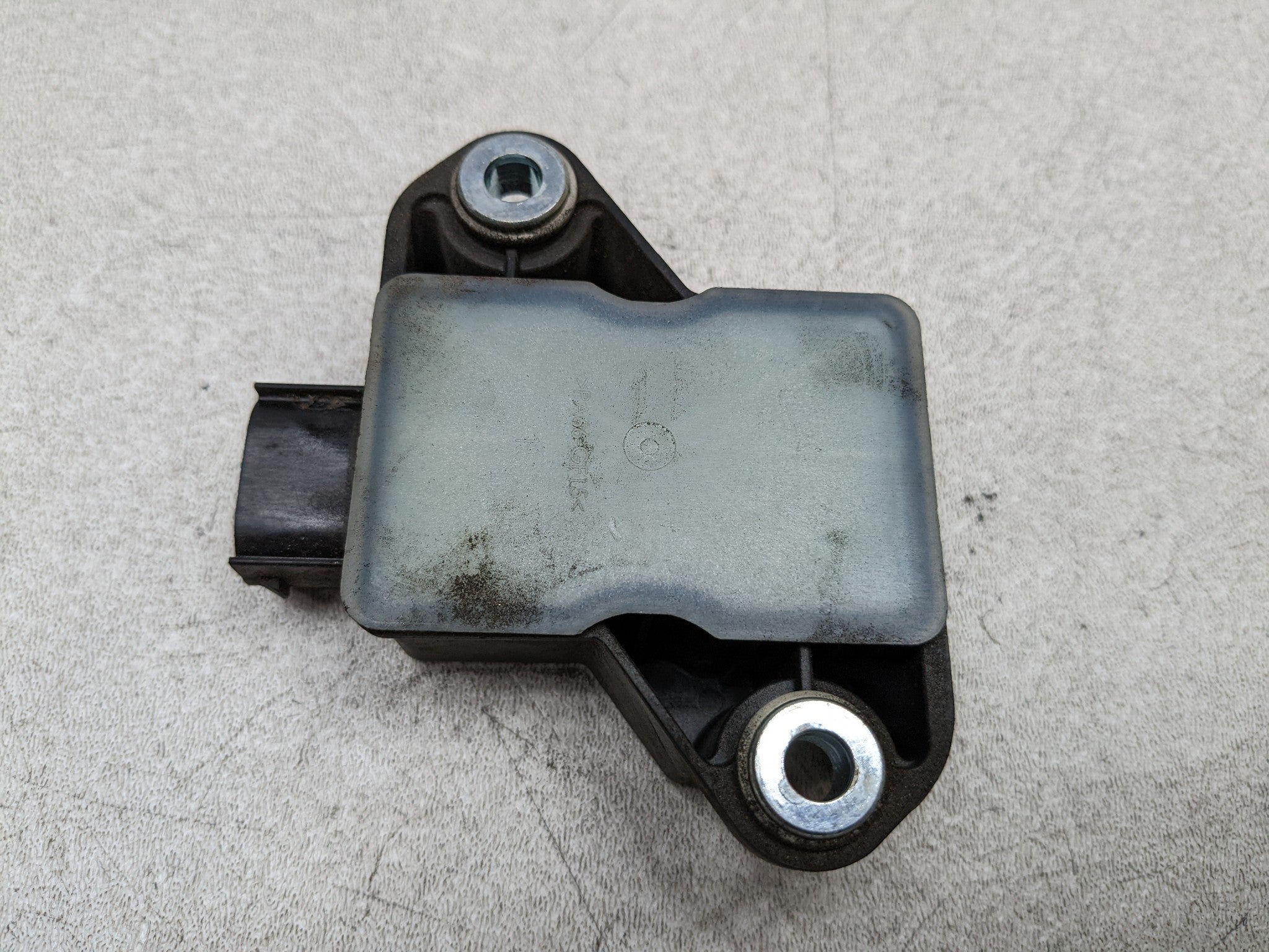 2012 - 2014 HYUNDAI AZERA OEM TIRE PRESSURE MONITOR SENSOR CONTROL MODULE UNIT