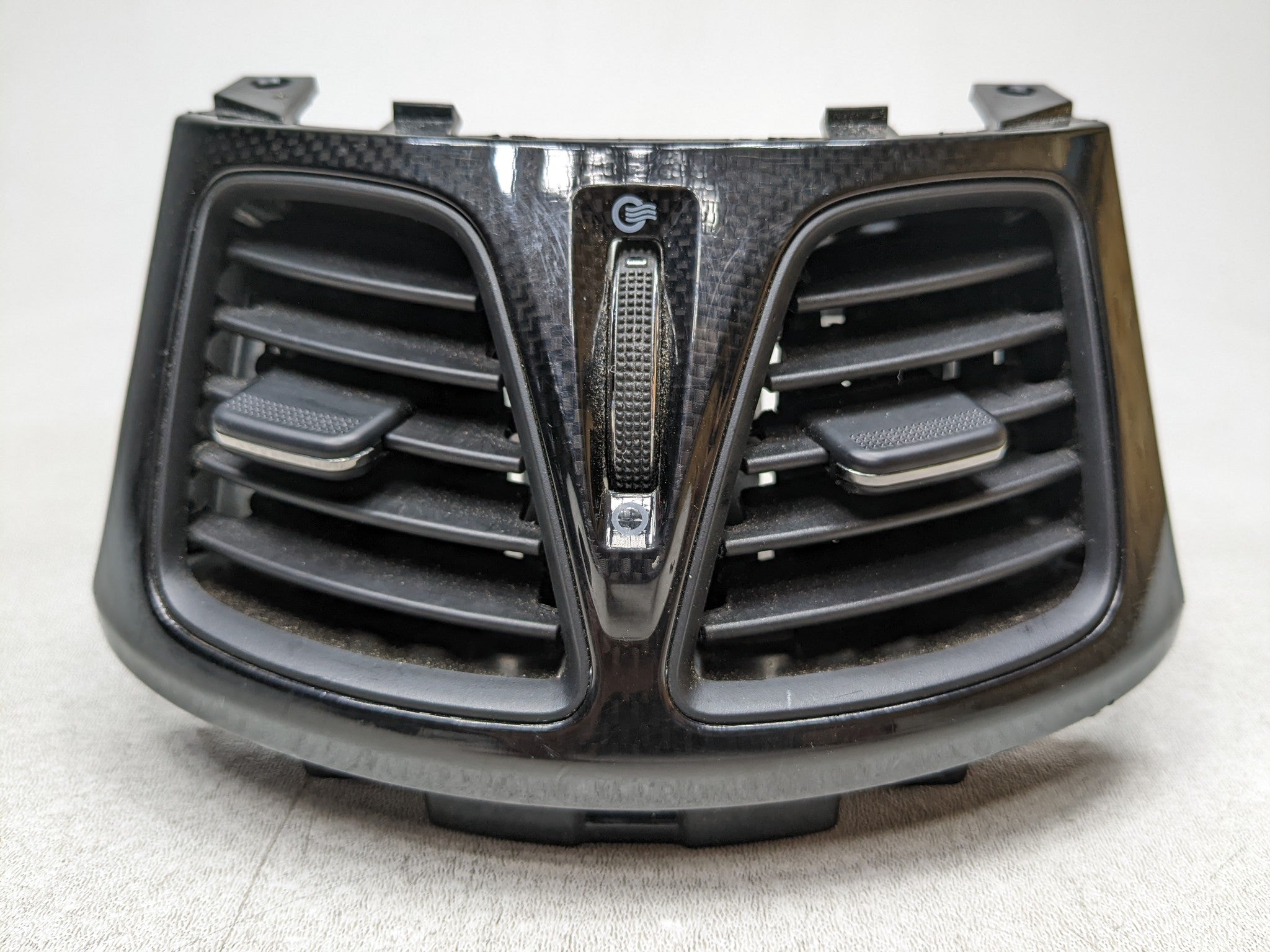 2012 - 2014 HYUNDAI AZERA OEM AC AIR CONDITIONING HEATER AIR VENT UNIT REAR