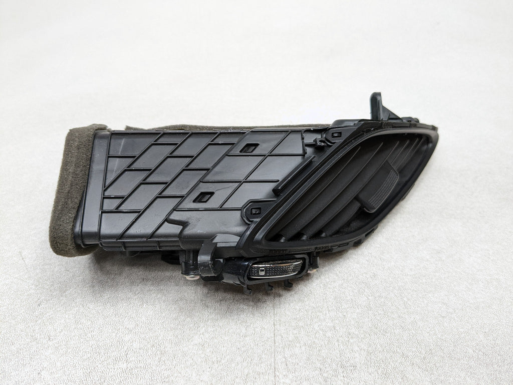 12 - 14 HYUNDAI AZERA OEM AC AIR CONDITIONING HEATER AIR VENT UNIT FRONT CENTER