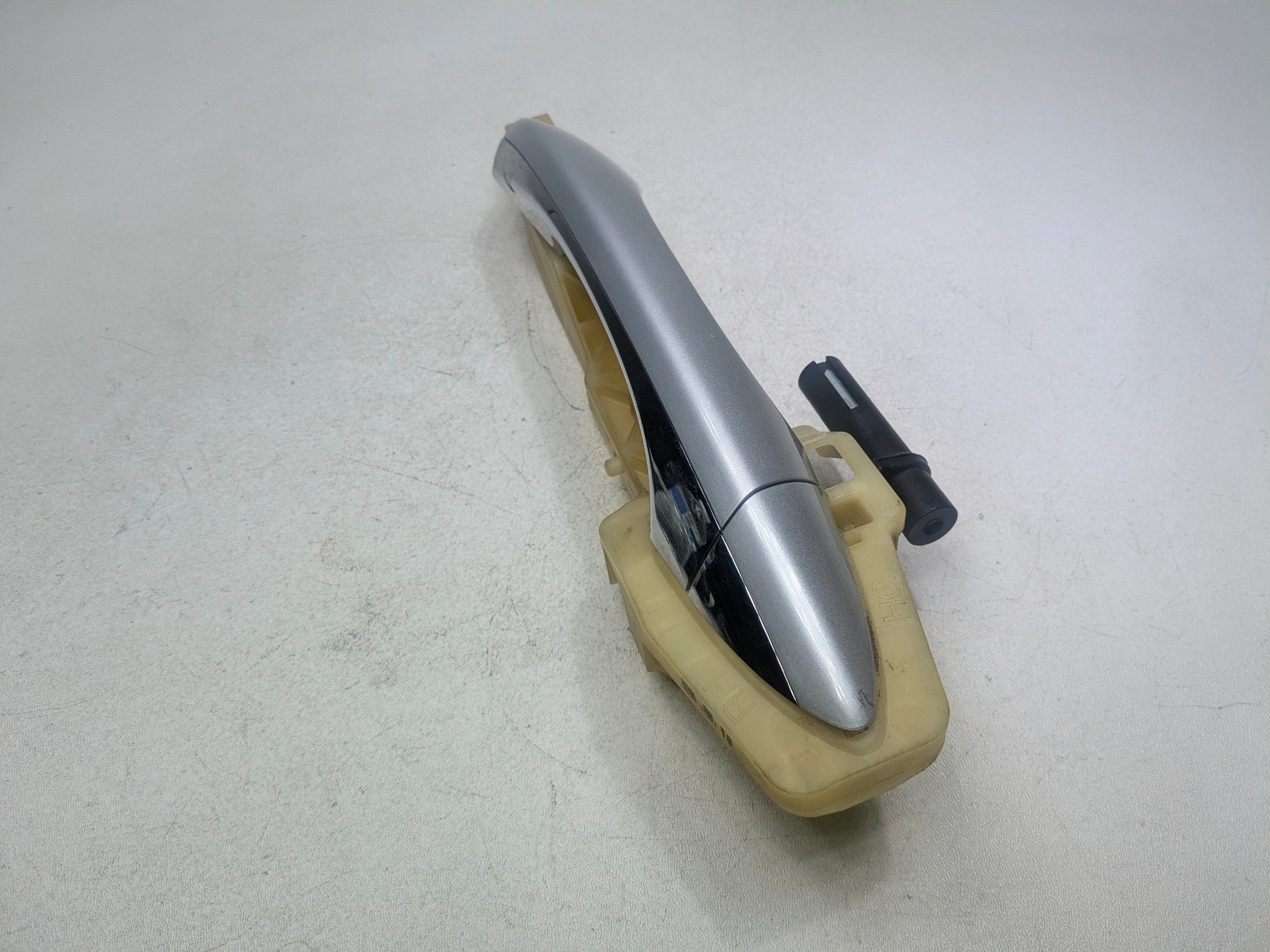2012 - 2014 HYUNDAI AZERA OEM EXTERIOR DOOR HANDLE REAR RIGHT PASSENGER SIDE