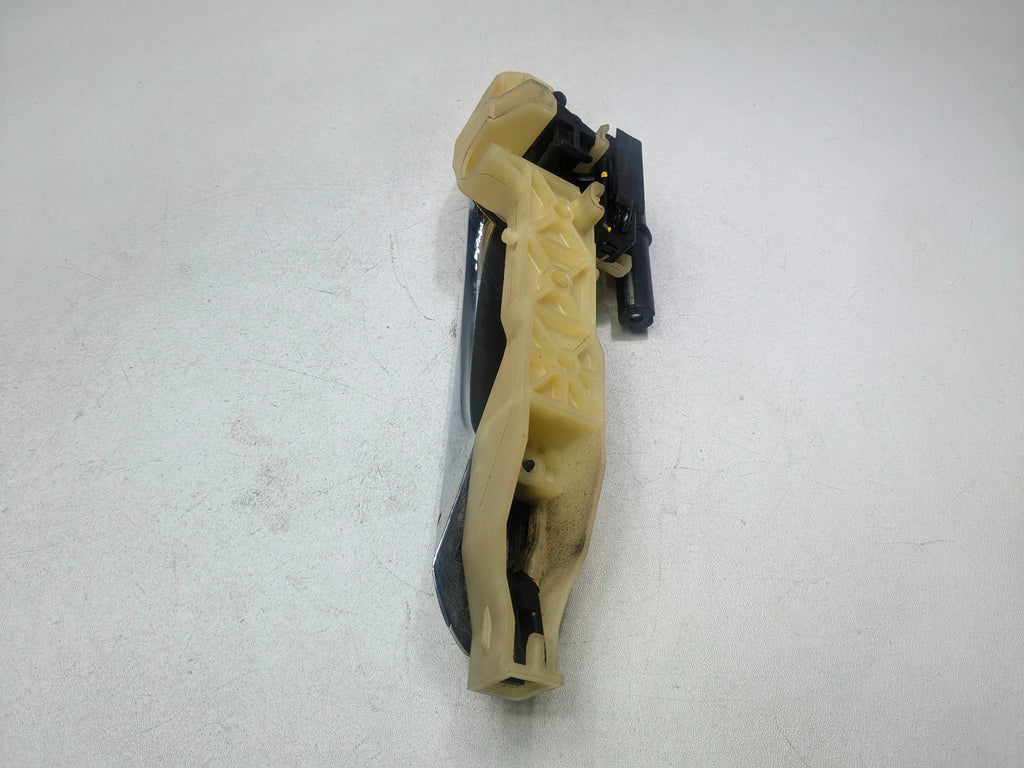 2012 - 2014 HYUNDAI AZERA OEM EXTERIOR DOOR HANDLE REAR RIGHT PASSENGER SIDE