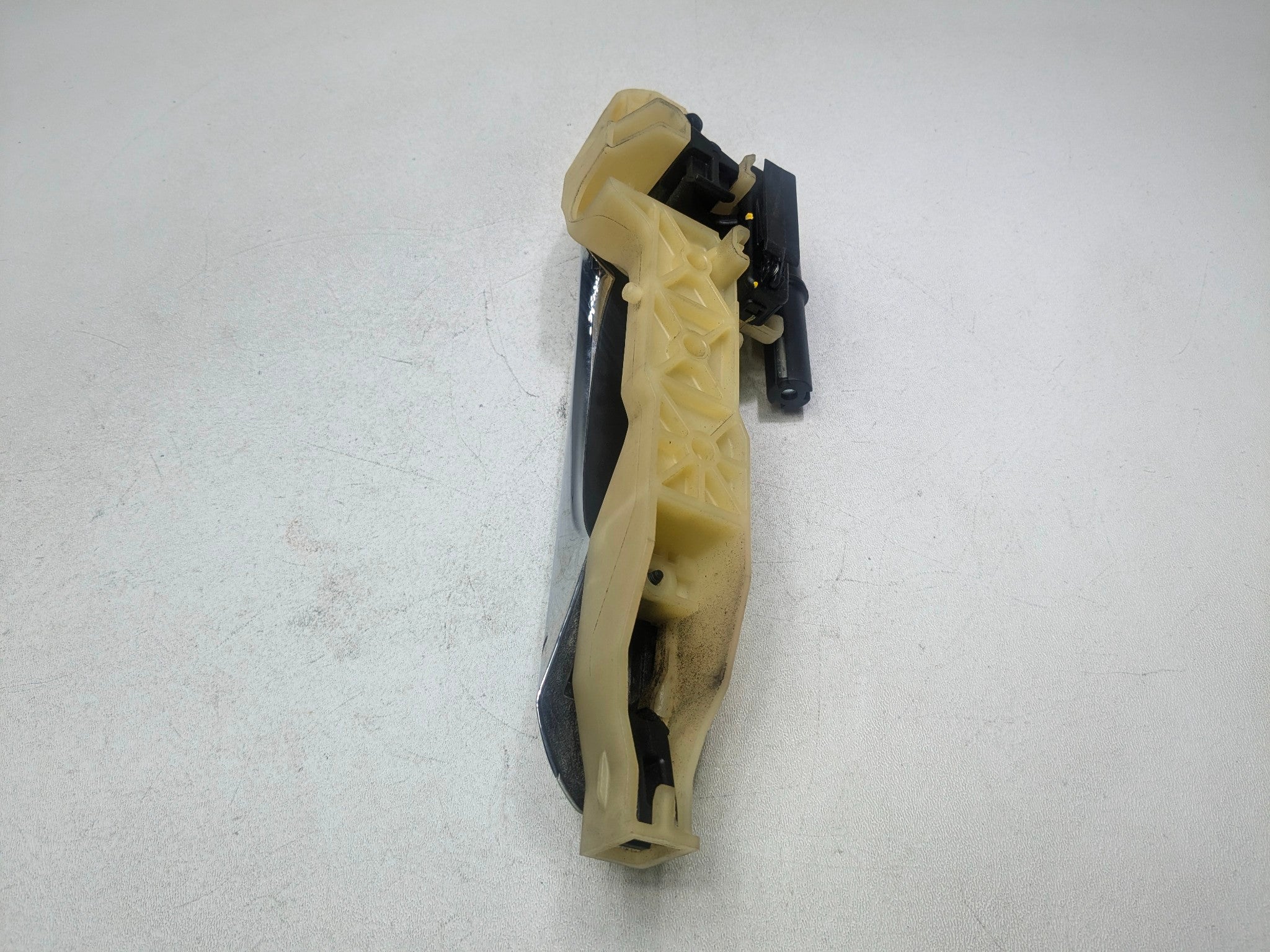 2012 - 2014 HYUNDAI AZERA OEM EXTERIOR DOOR HANDLE REAR RIGHT PASSENGER SIDE