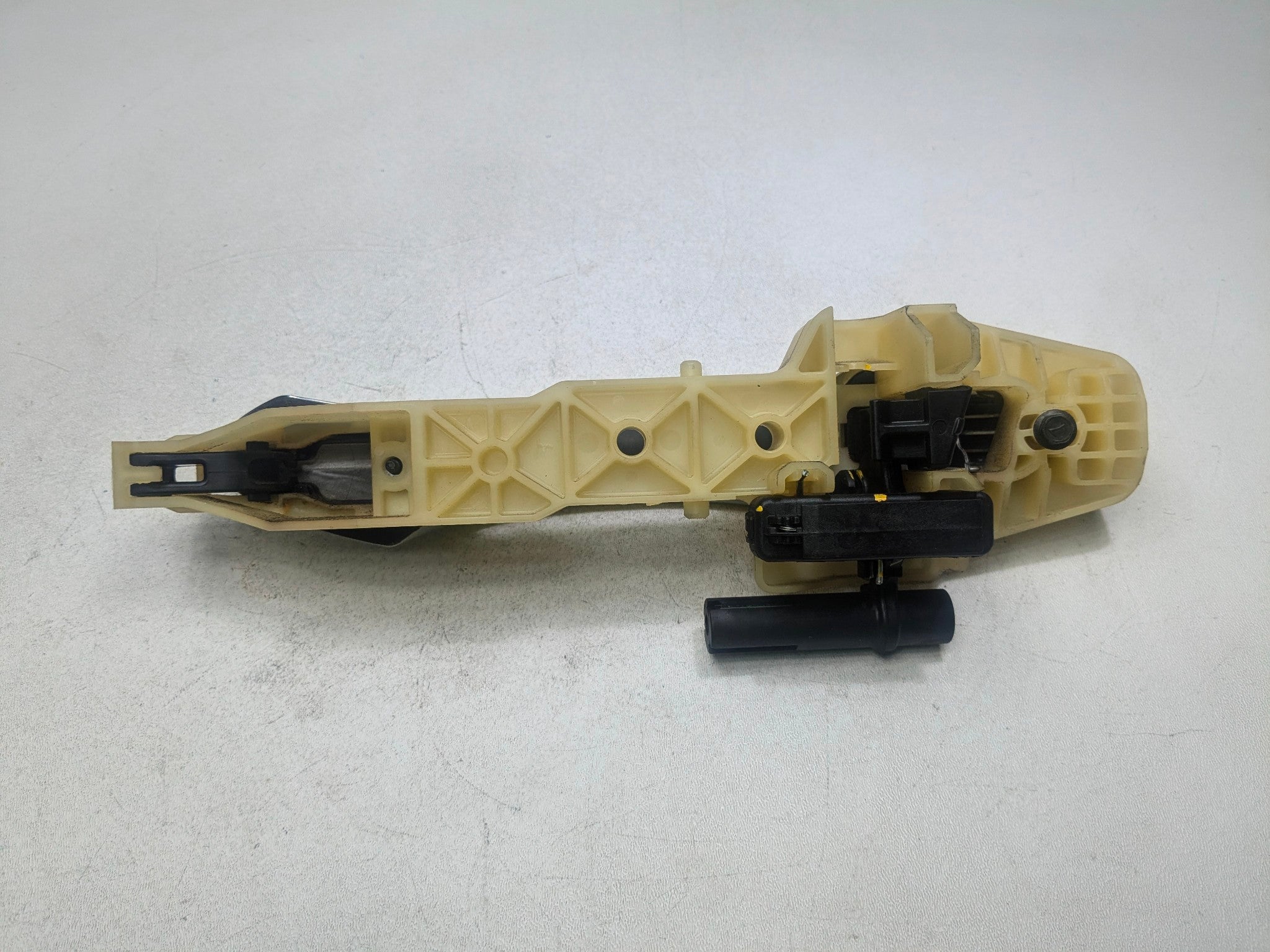 2012 - 2014 HYUNDAI AZERA OEM EXTERIOR DOOR HANDLE REAR RIGHT PASSENGER SIDE