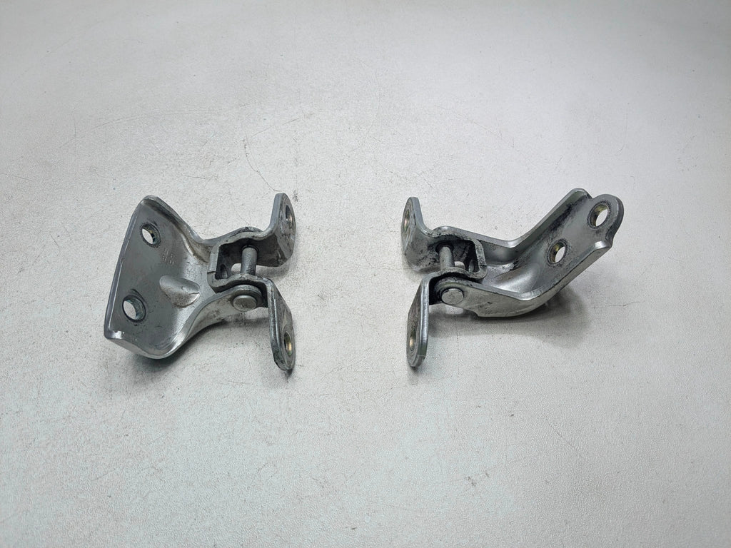 2012 - 2014 HYUNDAI AZERA OEM DOOR HINGE SET UPPER AND LOWER REAR RIGHT SIDE