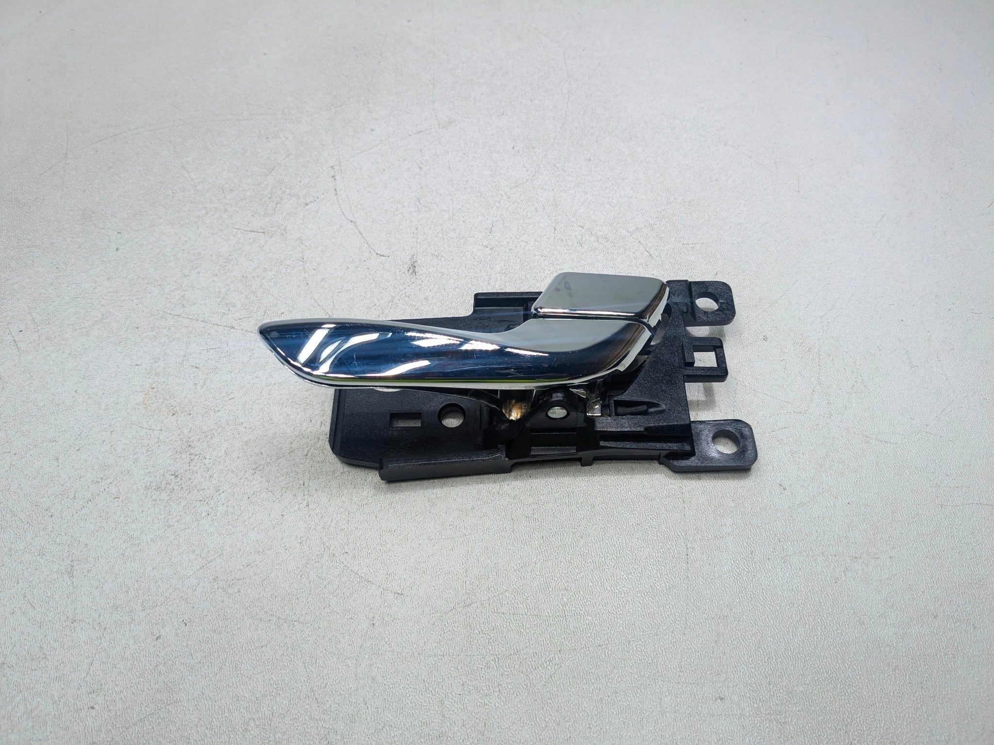 2012 - 2014 HYUNDAI AZERA OEM INTERIOR DOOR HANDLE REAR RIGHT PASSENGER SIDE