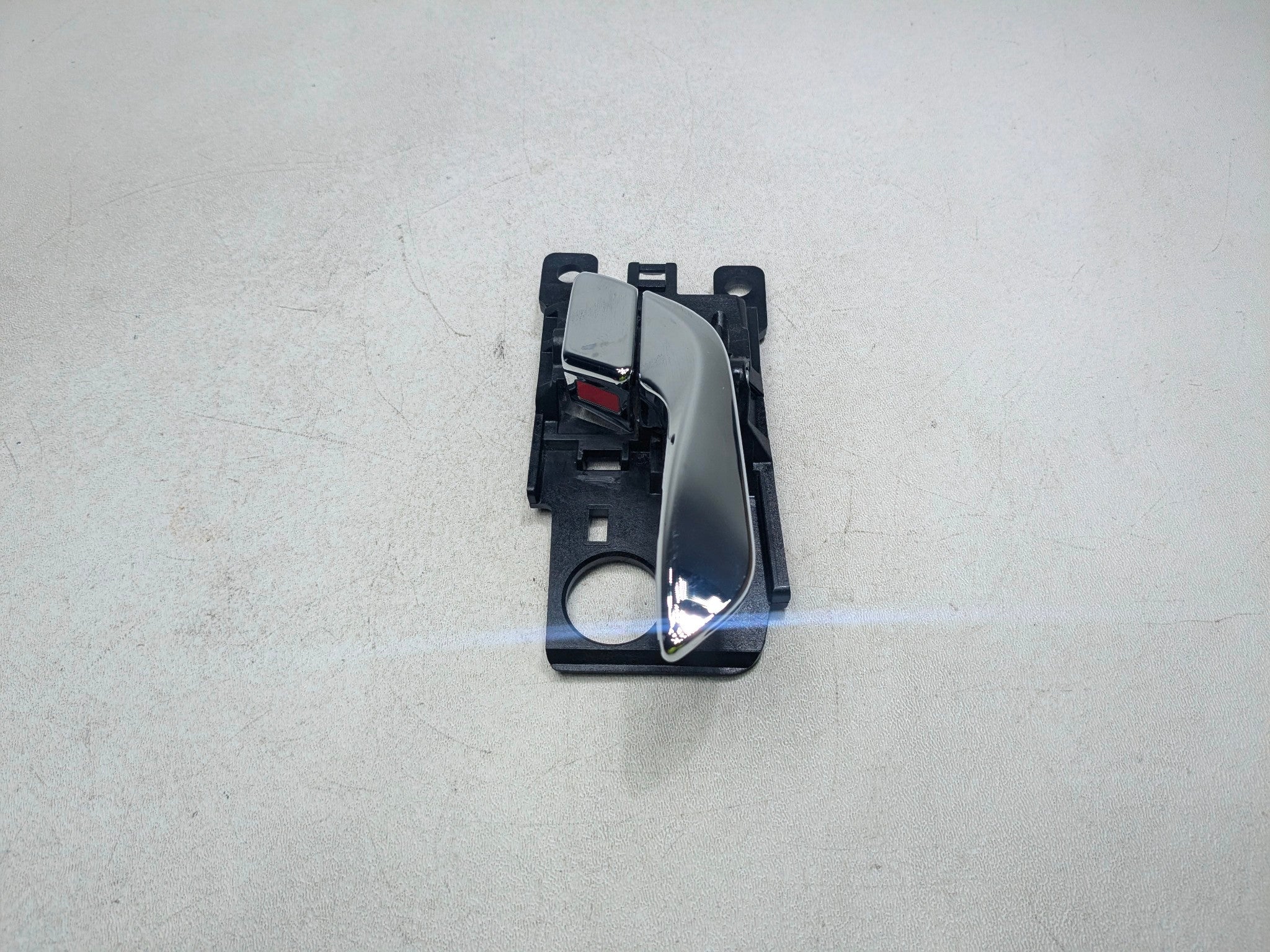 2012 - 2014 HYUNDAI AZERA OEM INTERIOR DOOR HANDLE REAR RIGHT PASSENGER SIDE