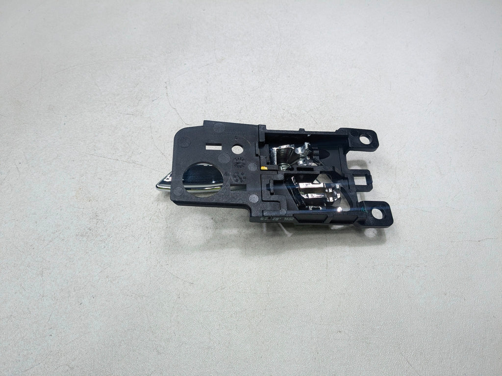 2012 - 2014 HYUNDAI AZERA OEM INTERIOR DOOR HANDLE REAR RIGHT PASSENGER SIDE