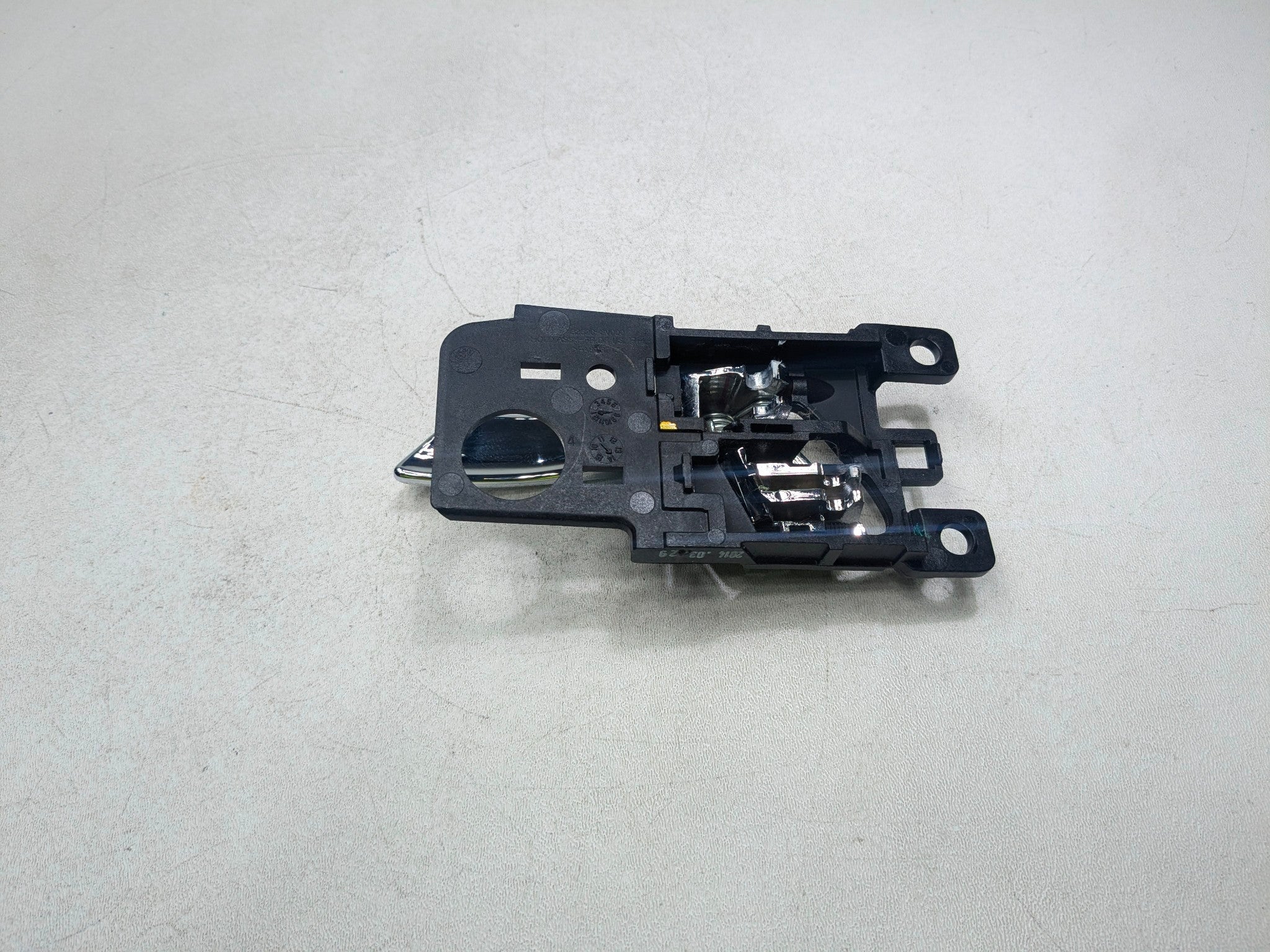 2012 - 2014 HYUNDAI AZERA OEM INTERIOR DOOR HANDLE REAR RIGHT PASSENGER SIDE