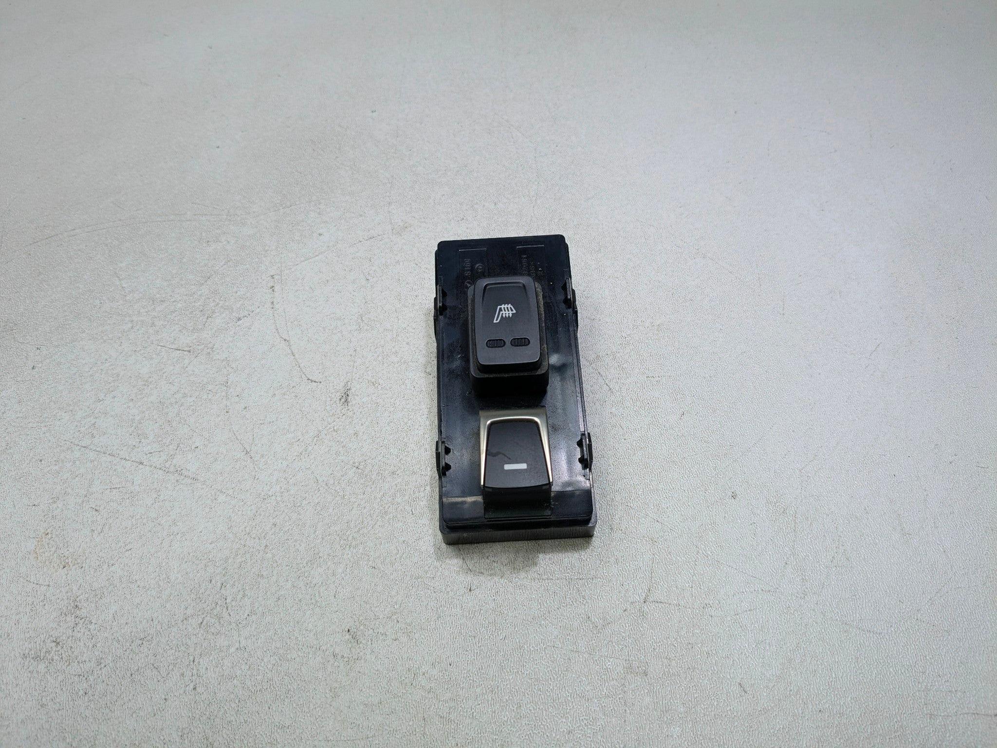 2012 - 2014 HYUNDAI AZERA OEM DOOR CONTROL SWITCH REAR RIGHT PASSENGER SIDE