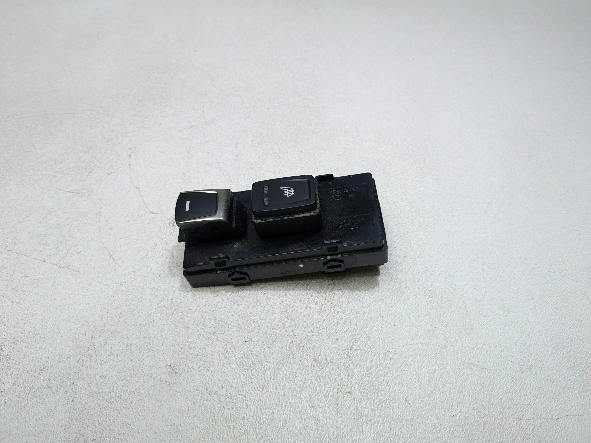 2012 - 2014 HYUNDAI AZERA OEM DOOR CONTROL SWITCH REAR RIGHT PASSENGER SIDE