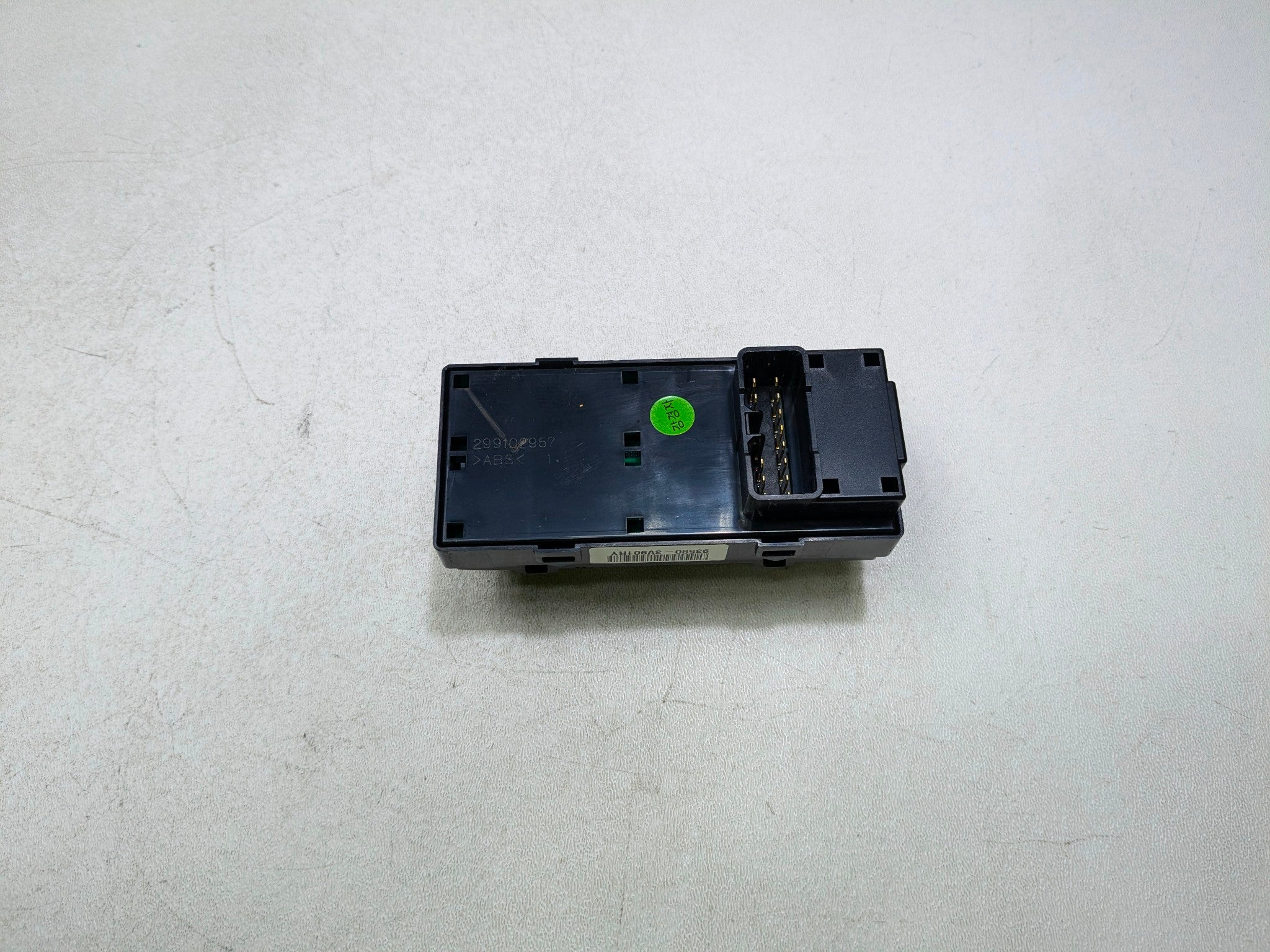 2012 - 2014 HYUNDAI AZERA OEM DOOR CONTROL SWITCH REAR RIGHT PASSENGER SIDE