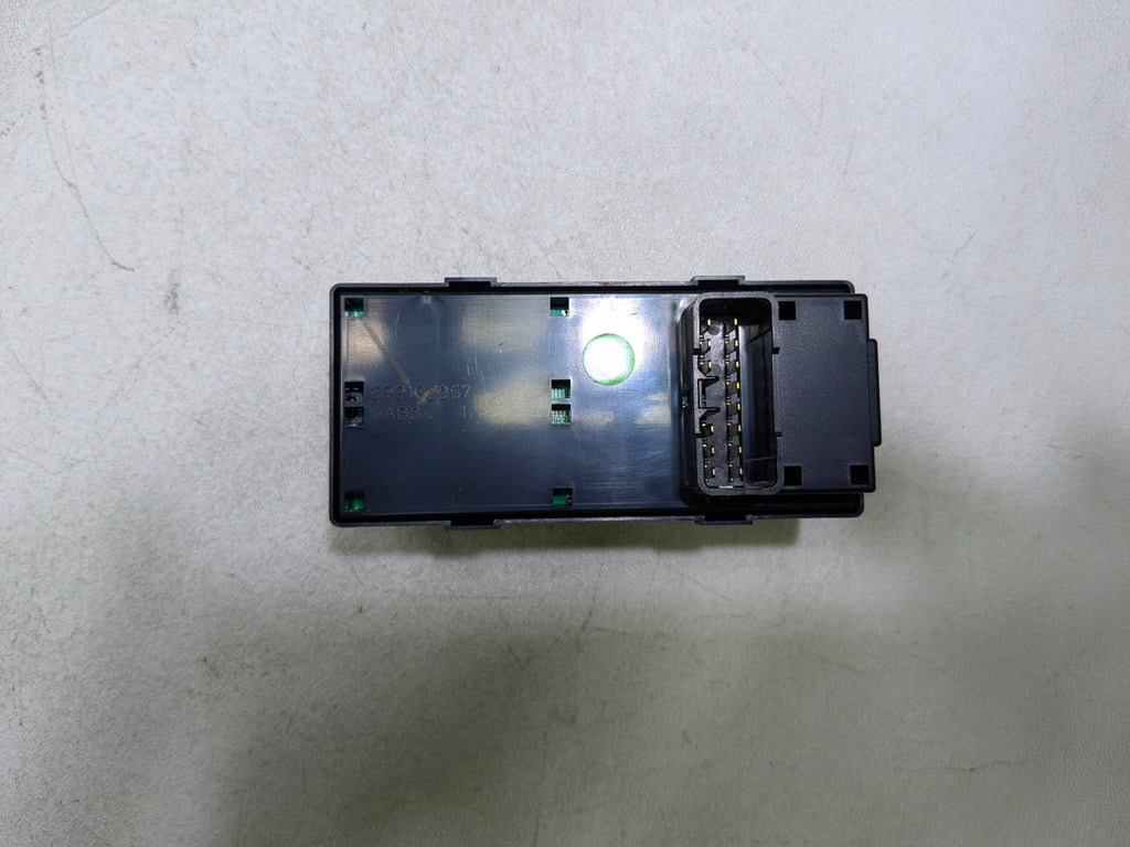 2012 - 2014 HYUNDAI AZERA OEM DOOR CONTROL SWITCH REAR RIGHT PASSENGER SIDE