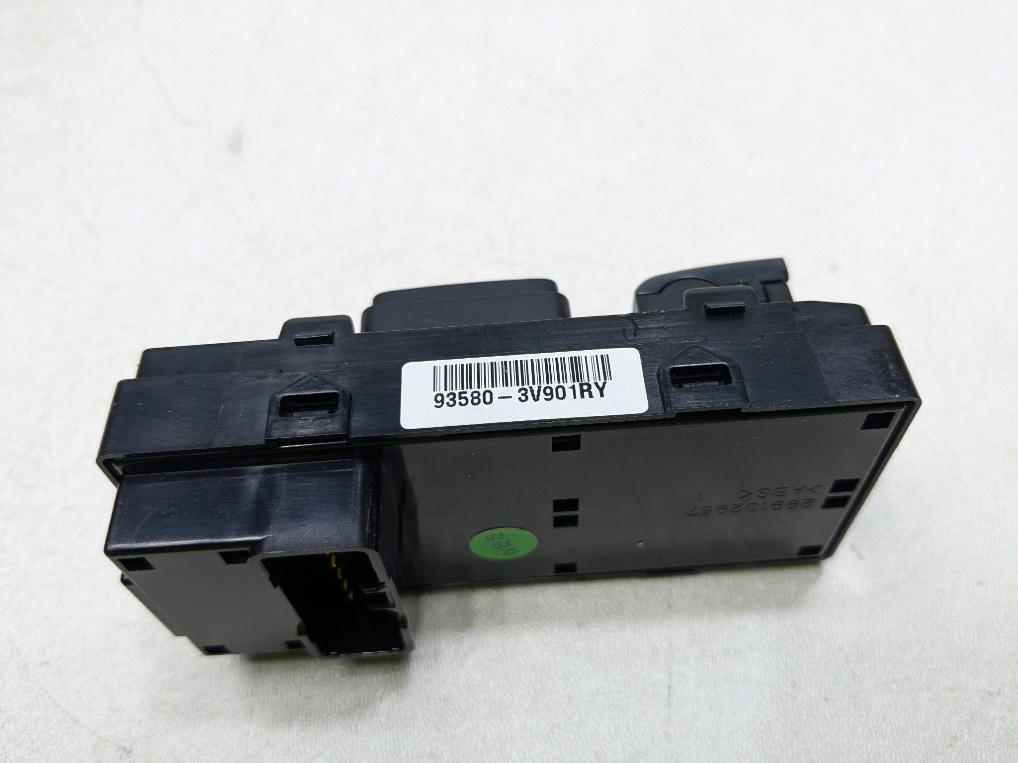 2012 - 2014 HYUNDAI AZERA OEM DOOR CONTROL SWITCH REAR RIGHT PASSENGER SIDE