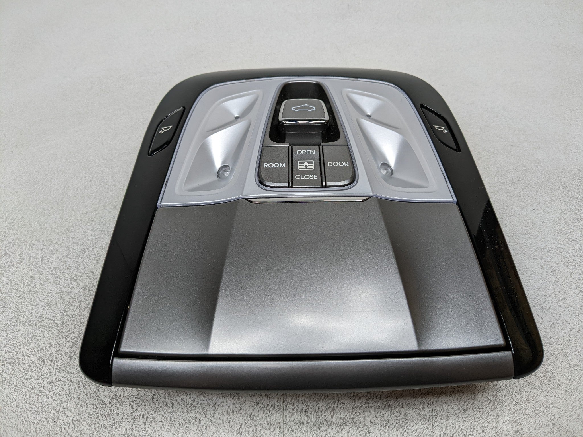2012 - 2014 HYUNDAI AZERA OEM INTERIOR LIGHT ASSEMBLY FRONT OVERHEAD UPPER ROOF