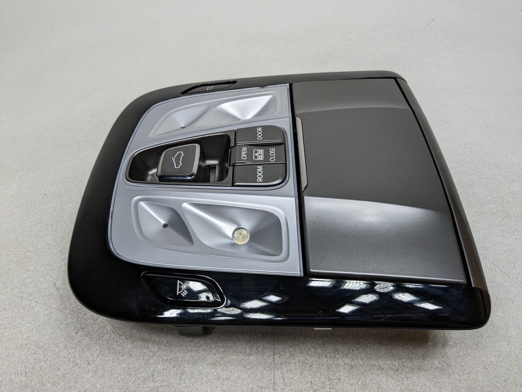 2012 - 2014 HYUNDAI AZERA OEM INTERIOR LIGHT ASSEMBLY FRONT OVERHEAD UPPER ROOF