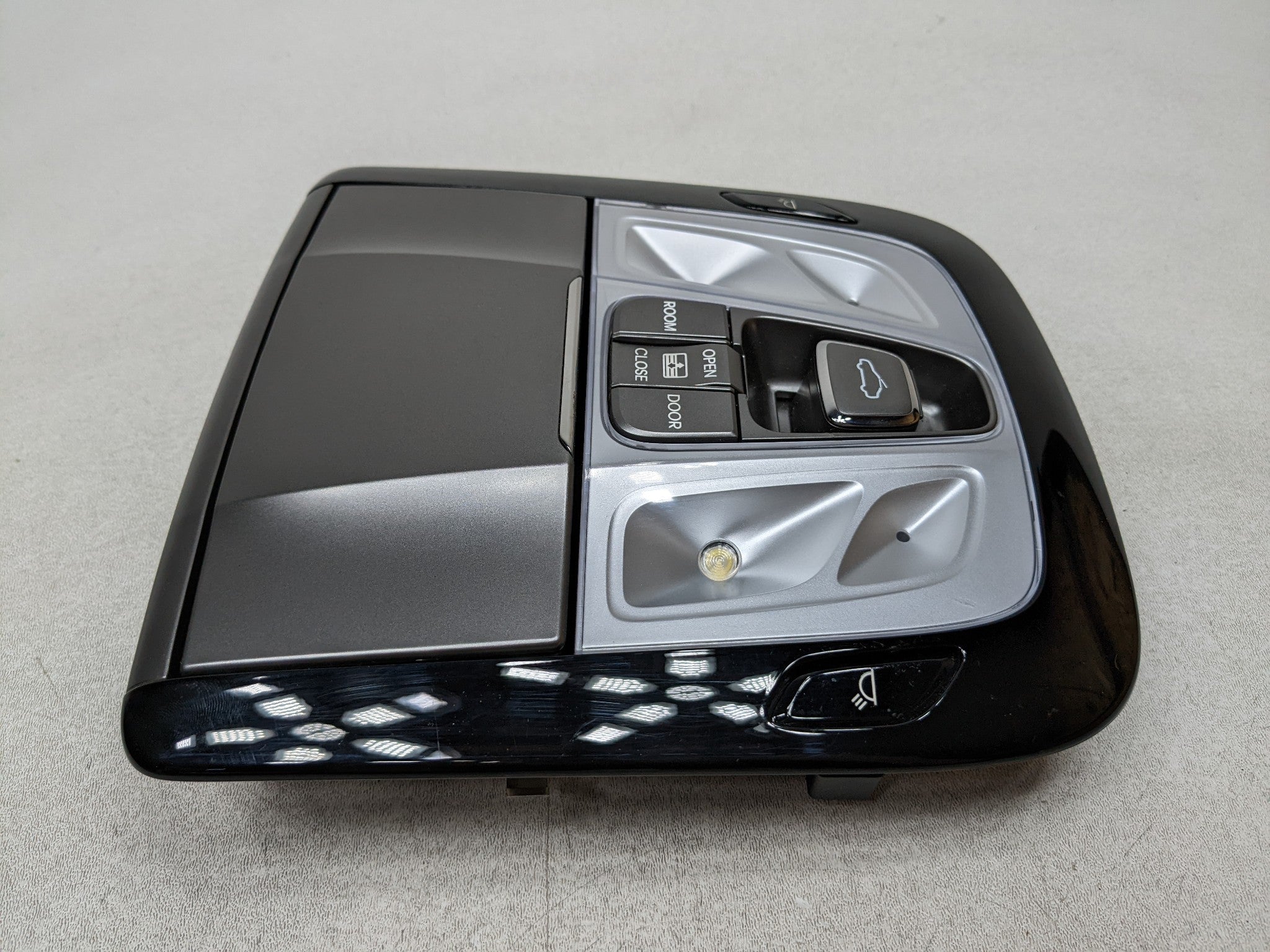 2012 - 2014 HYUNDAI AZERA OEM INTERIOR LIGHT ASSEMBLY FRONT OVERHEAD UPPER ROOF