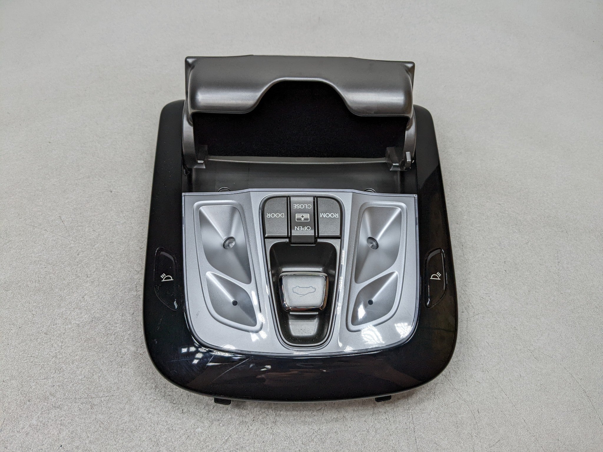 2012 - 2014 HYUNDAI AZERA OEM INTERIOR LIGHT ASSEMBLY FRONT OVERHEAD UPPER ROOF