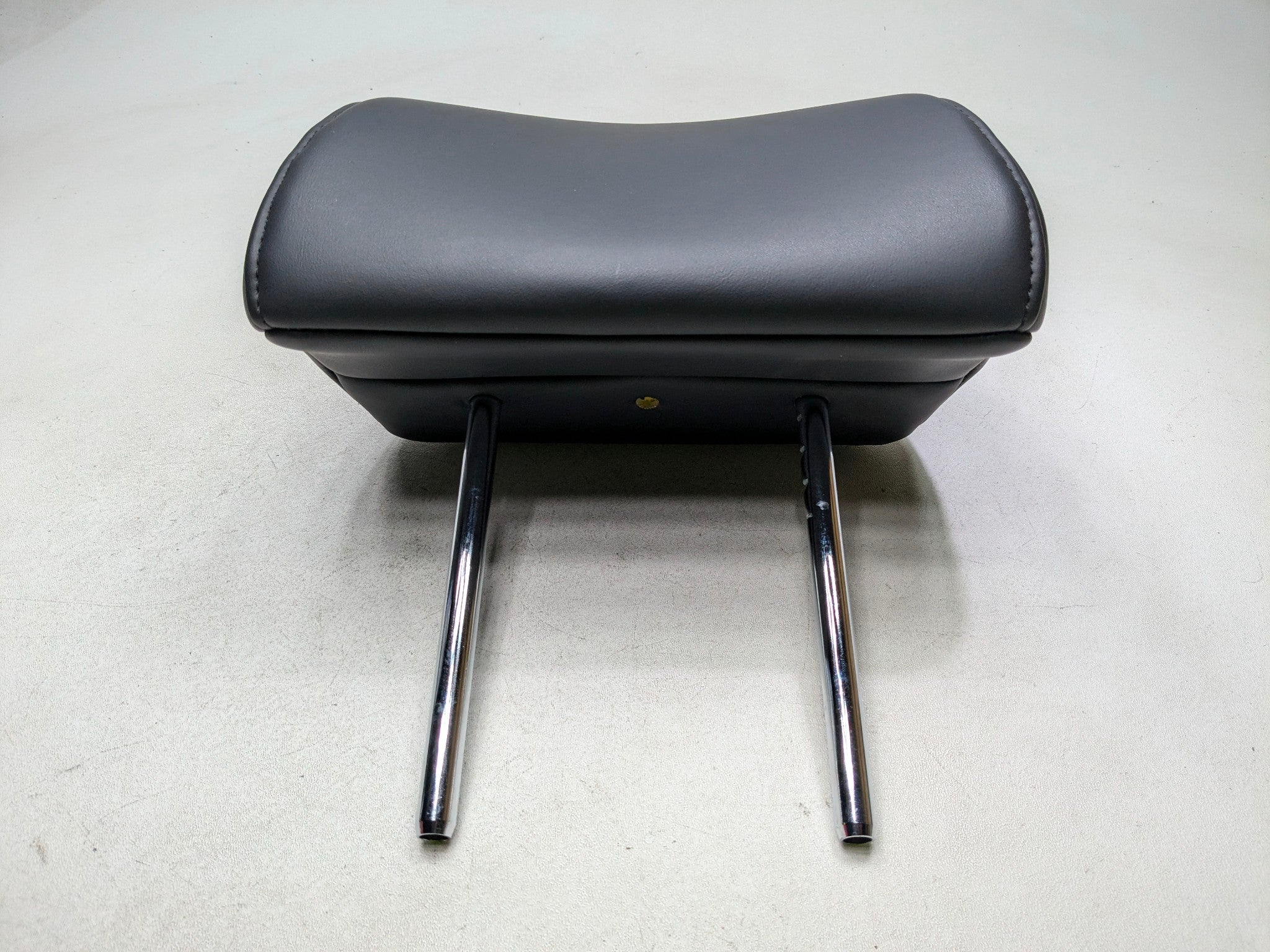 2012 - 2014 HYUNDAI AZERA OEM HEADREST SEAT REAR RIGHT SIDE LEATHER BLACK