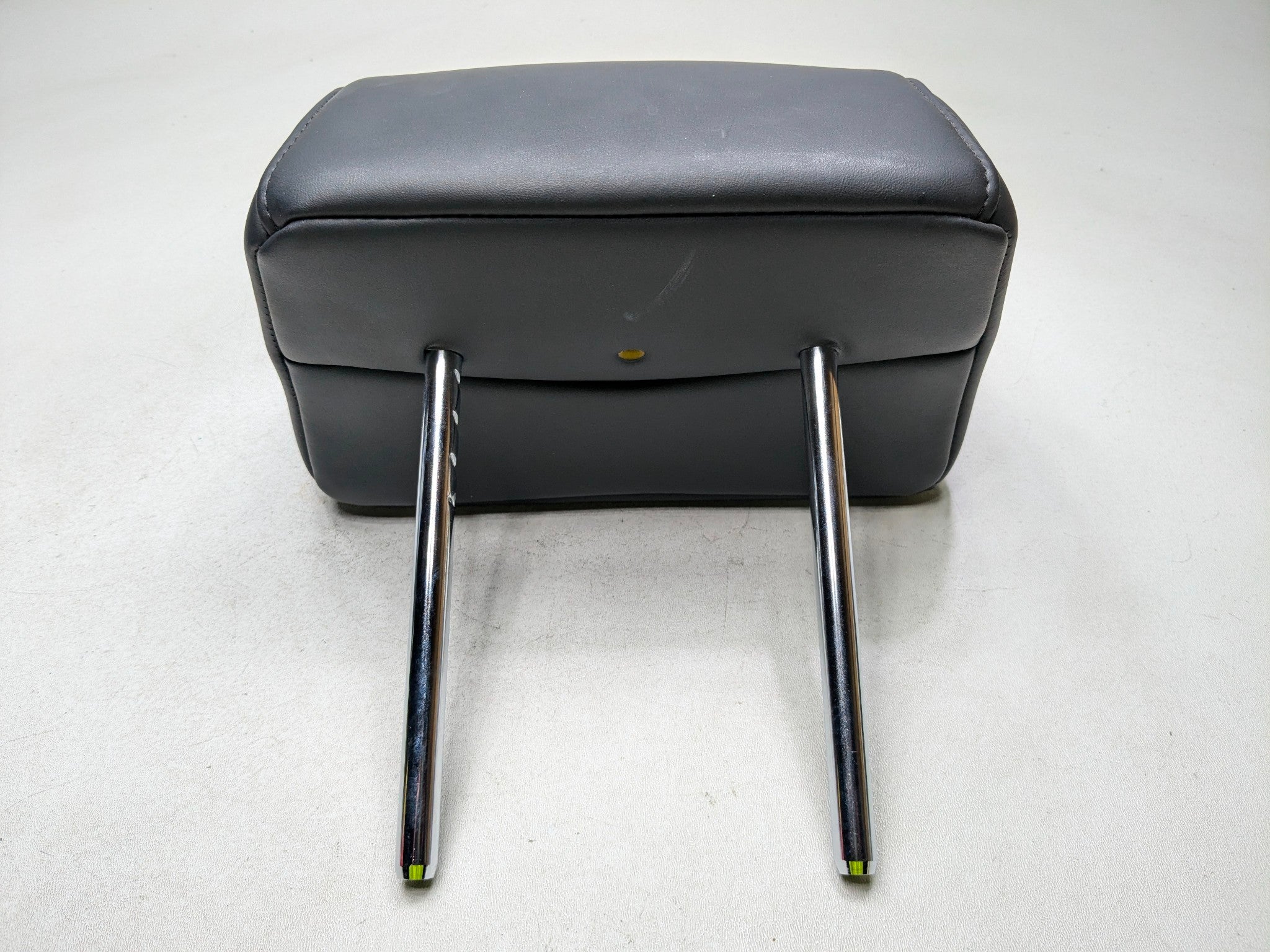 2012 - 2014 HYUNDAI AZERA OEM HEADREST SEAT REAR RIGHT SIDE LEATHER BLACK