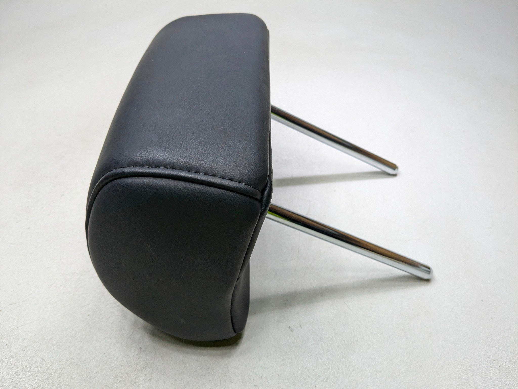 2012 - 2014 HYUNDAI AZERA OEM HEADREST SEAT REAR RIGHT SIDE LEATHER BLACK