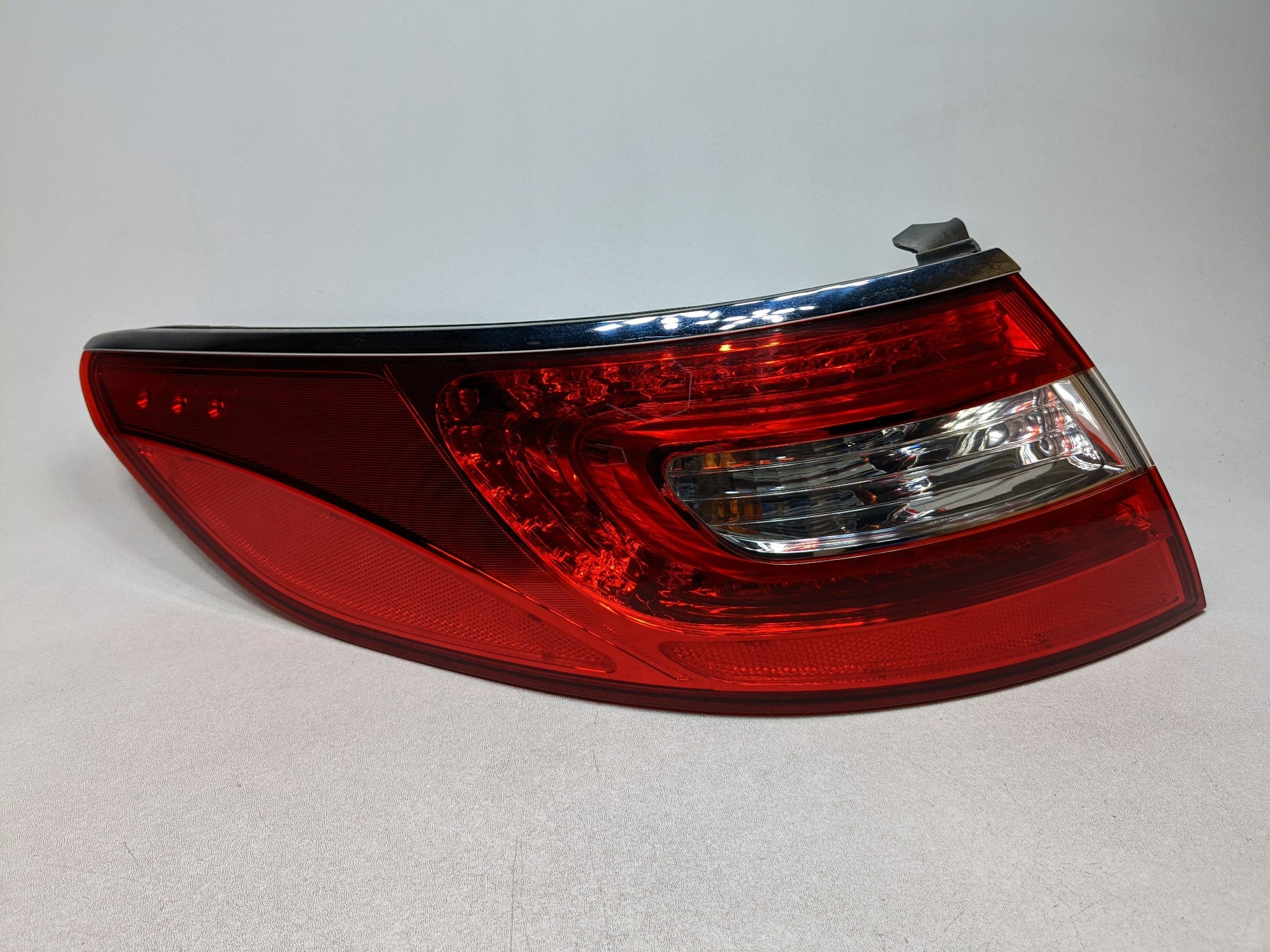 2012 - 2014 HYUNDAI AZERA OEM TAIL LIGHT ASSEMBLY QUARTER MOUNTED REAR LEFT SIDE