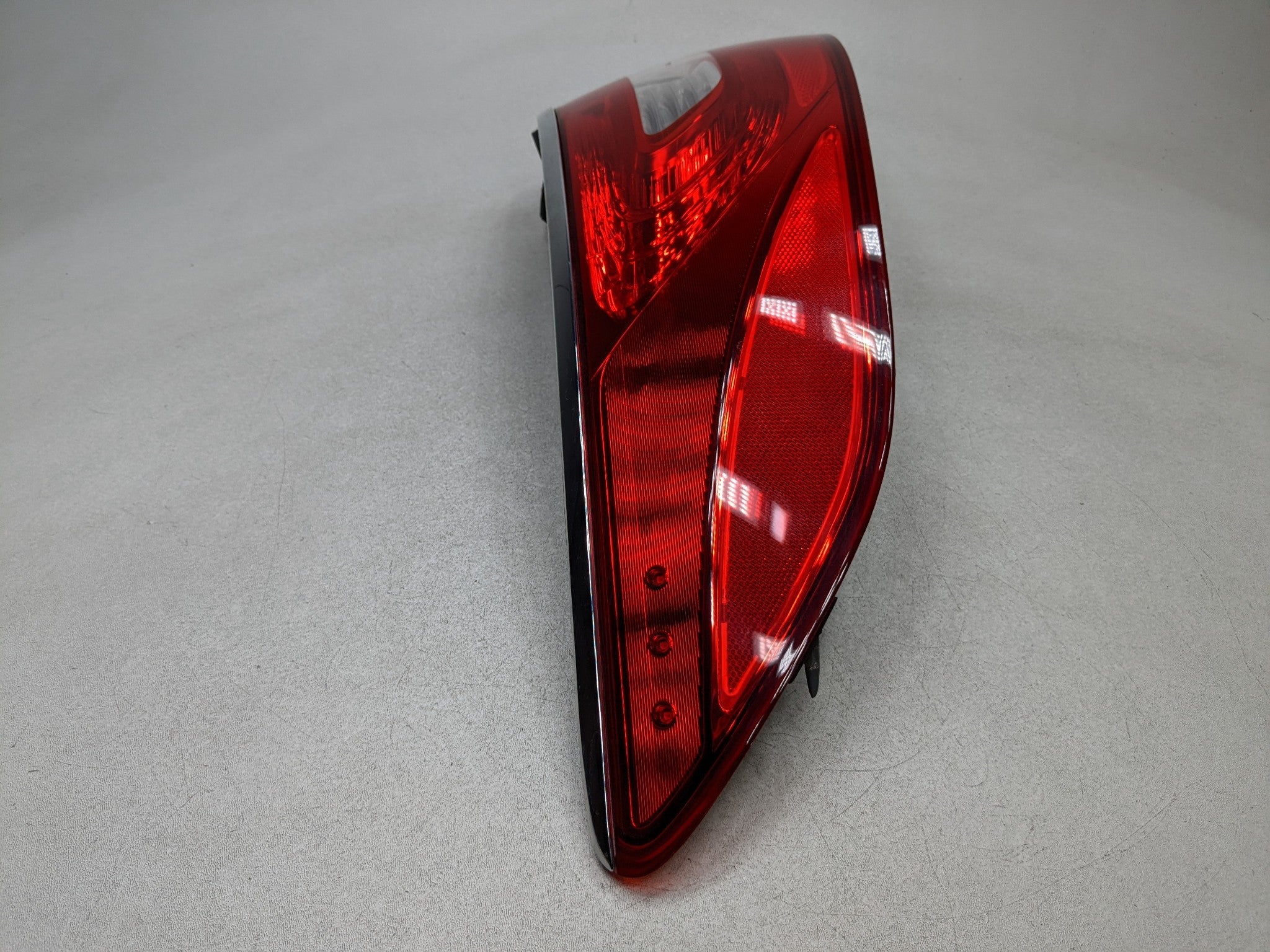 2012 - 2014 HYUNDAI AZERA OEM TAIL LIGHT ASSEMBLY QUARTER MOUNTED REAR LEFT SIDE