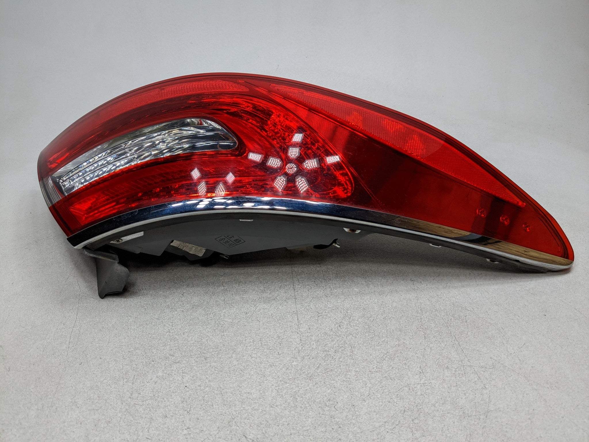2012 - 2014 HYUNDAI AZERA OEM TAIL LIGHT ASSEMBLY QUARTER MOUNTED REAR LEFT SIDE