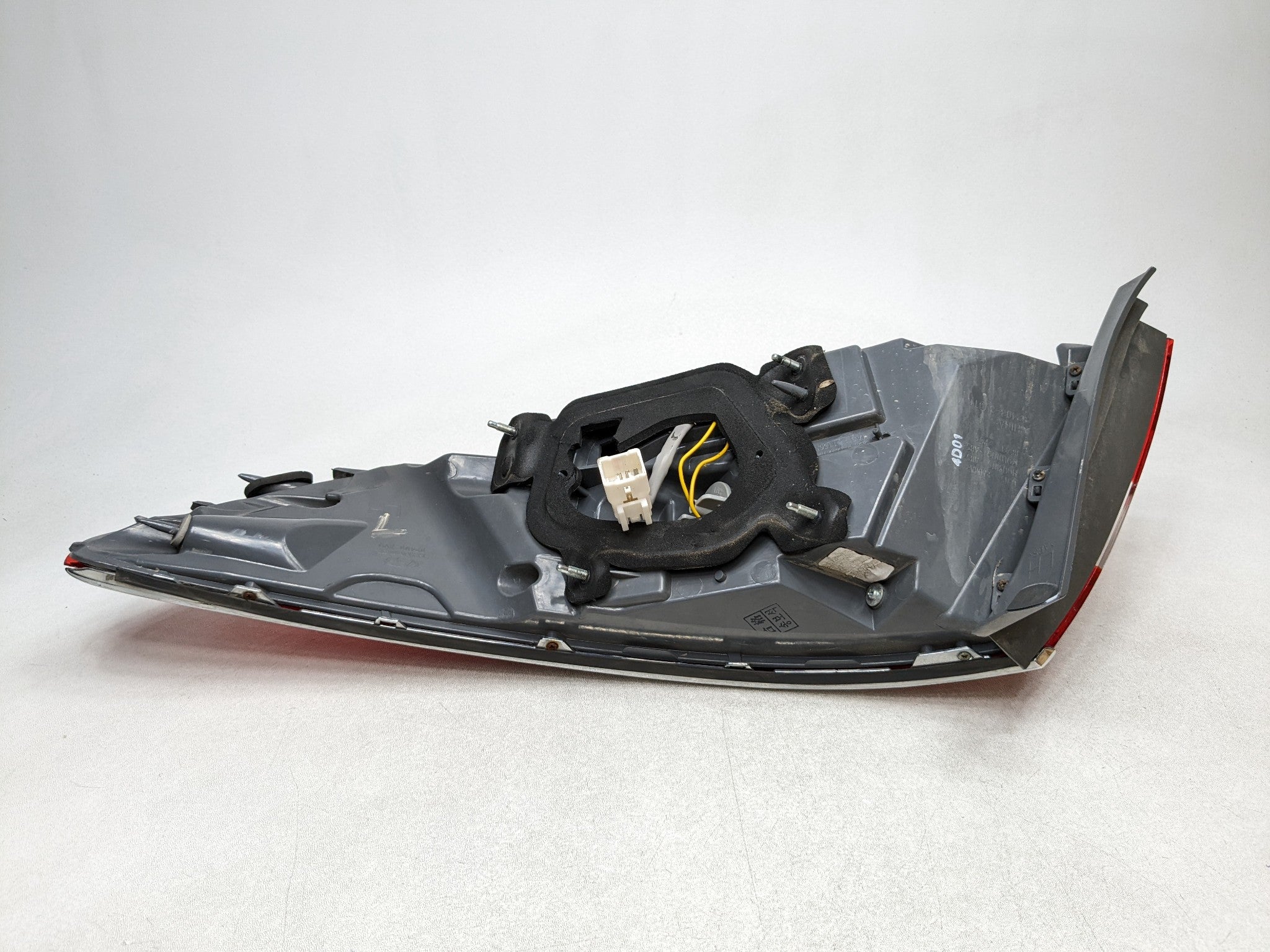 2012 - 2014 HYUNDAI AZERA OEM TAIL LIGHT ASSEMBLY QUARTER MOUNTED REAR LEFT SIDE