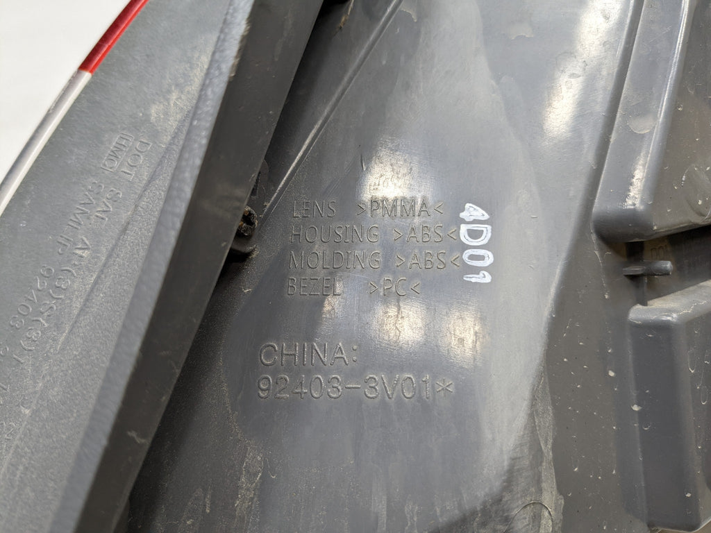 2012 - 2014 HYUNDAI AZERA OEM TAIL LIGHT ASSEMBLY QUARTER MOUNTED REAR LEFT SIDE