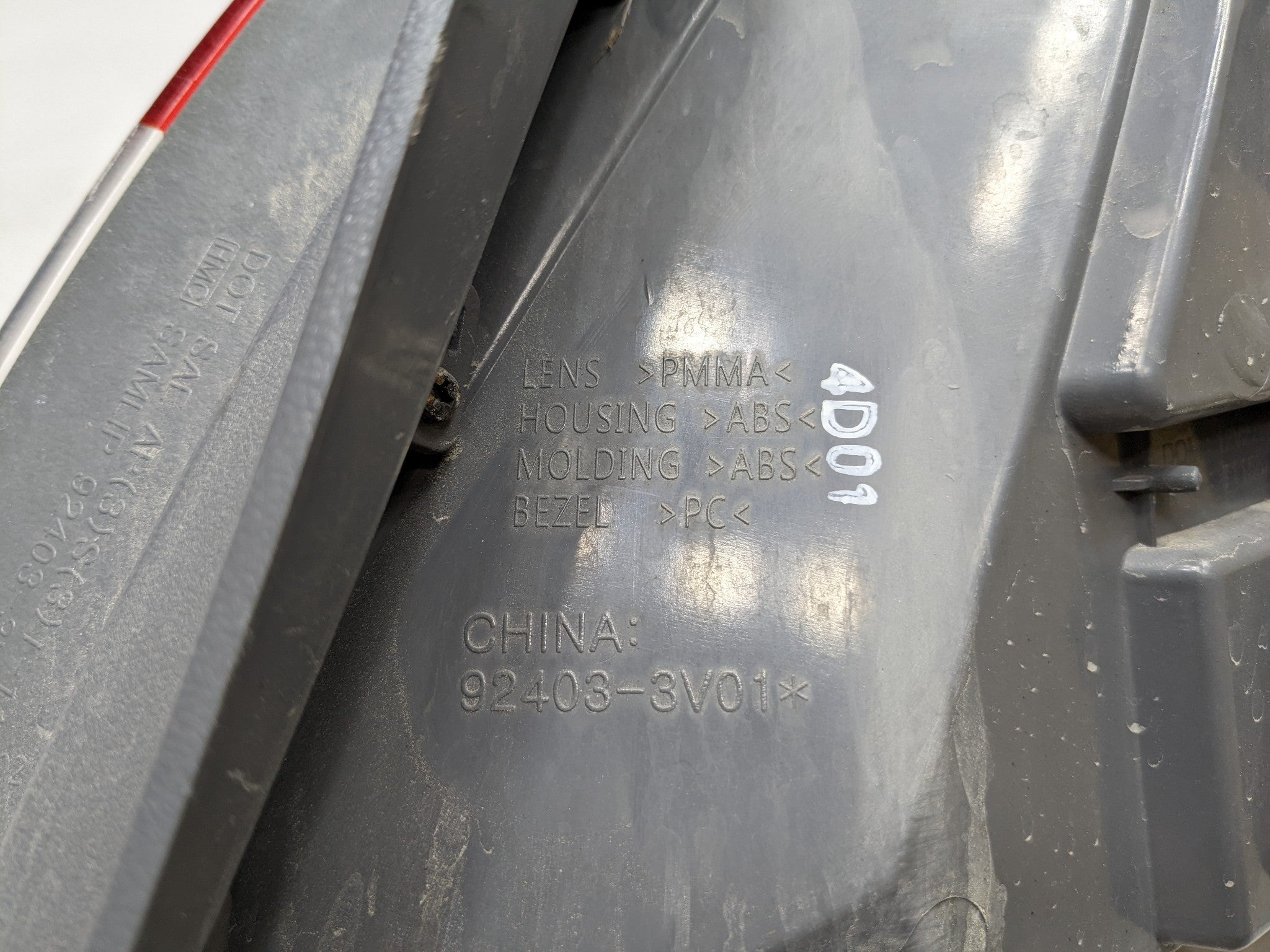 2012 - 2014 HYUNDAI AZERA OEM TAIL LIGHT ASSEMBLY QUARTER MOUNTED REAR LEFT SIDE
