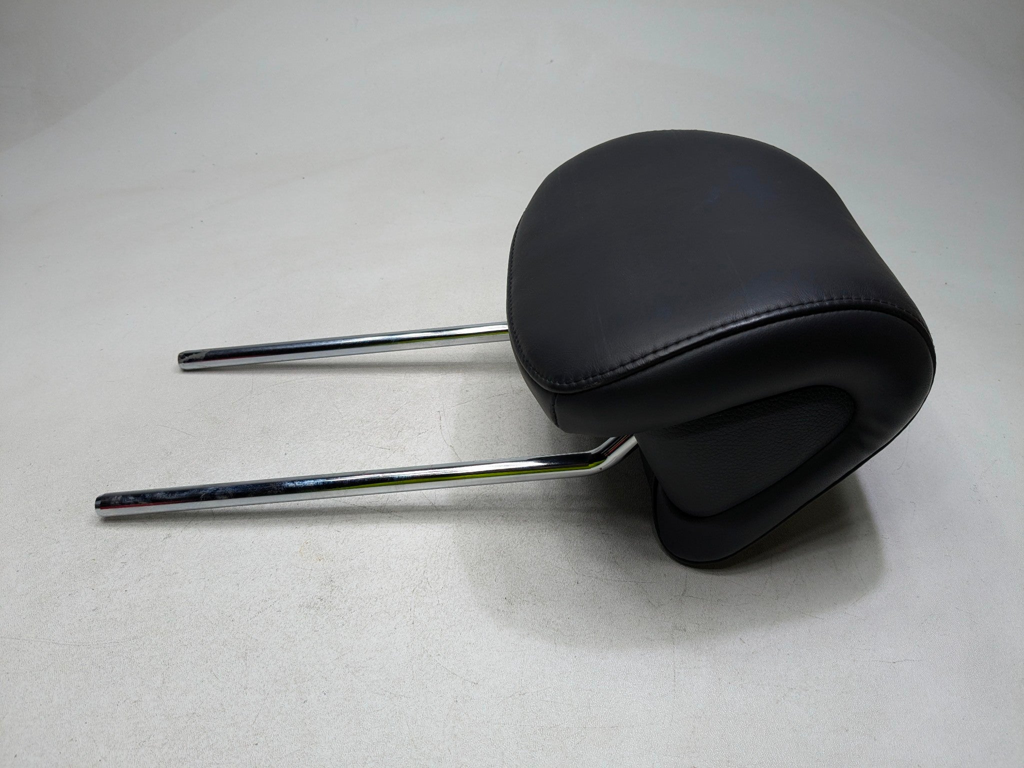 2012 - 2014 HYUNDAI AZERA OEM HEADREST SEAT FRONT RIGHT SIDE LEATHER BLACK