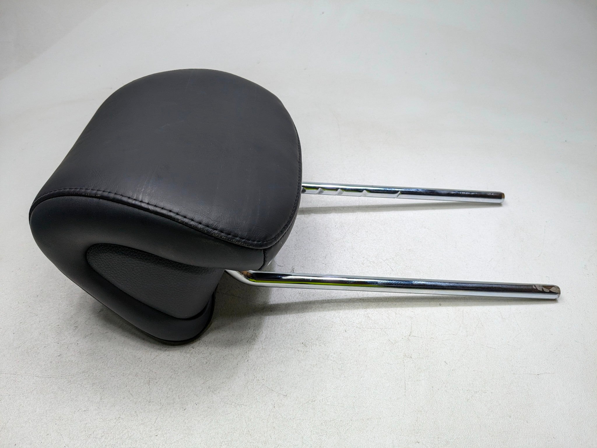 2012 - 2014 HYUNDAI AZERA OEM HEADREST SEAT FRONT RIGHT SIDE LEATHER BLACK