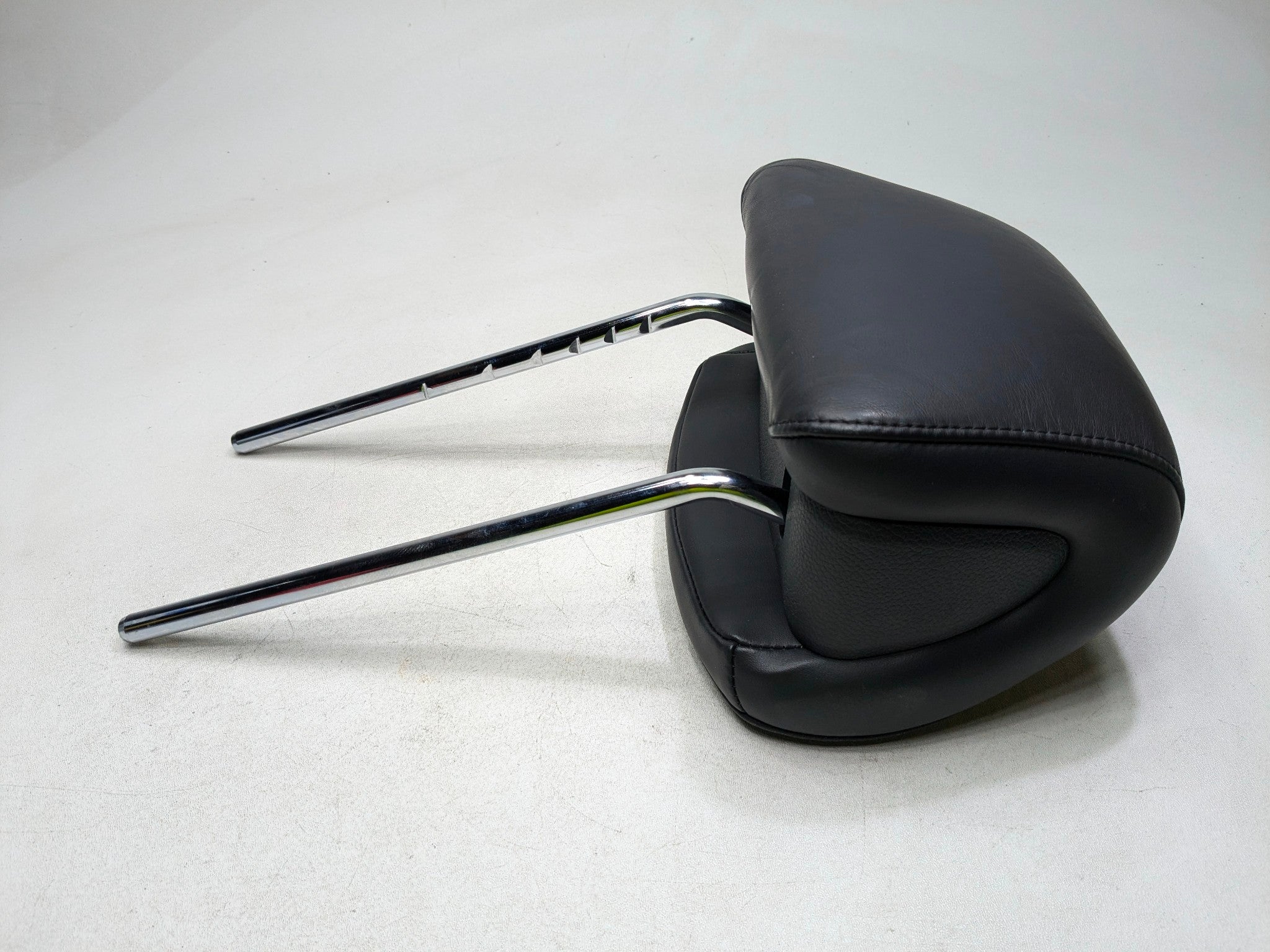 2012 - 2014 HYUNDAI AZERA OEM HEADREST SEAT FRONT RIGHT SIDE LEATHER BLACK