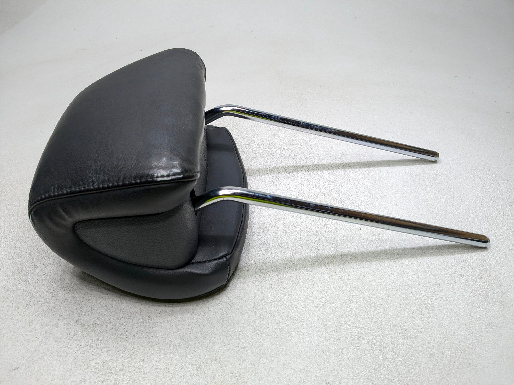 2012 - 2014 HYUNDAI AZERA OEM HEADREST SEAT FRONT RIGHT SIDE LEATHER BLACK