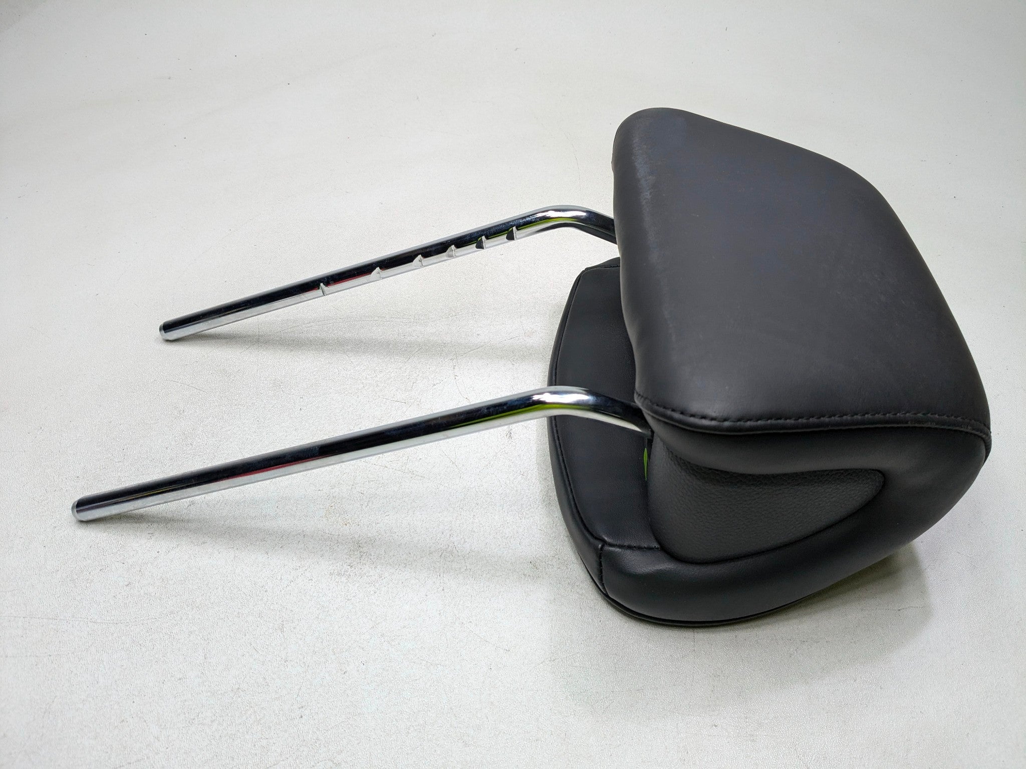 2012 - 2014 HYUNDAI AZERA OEM HEADREST SEAT FRONT LEFT SIDE LEATHER BLACK