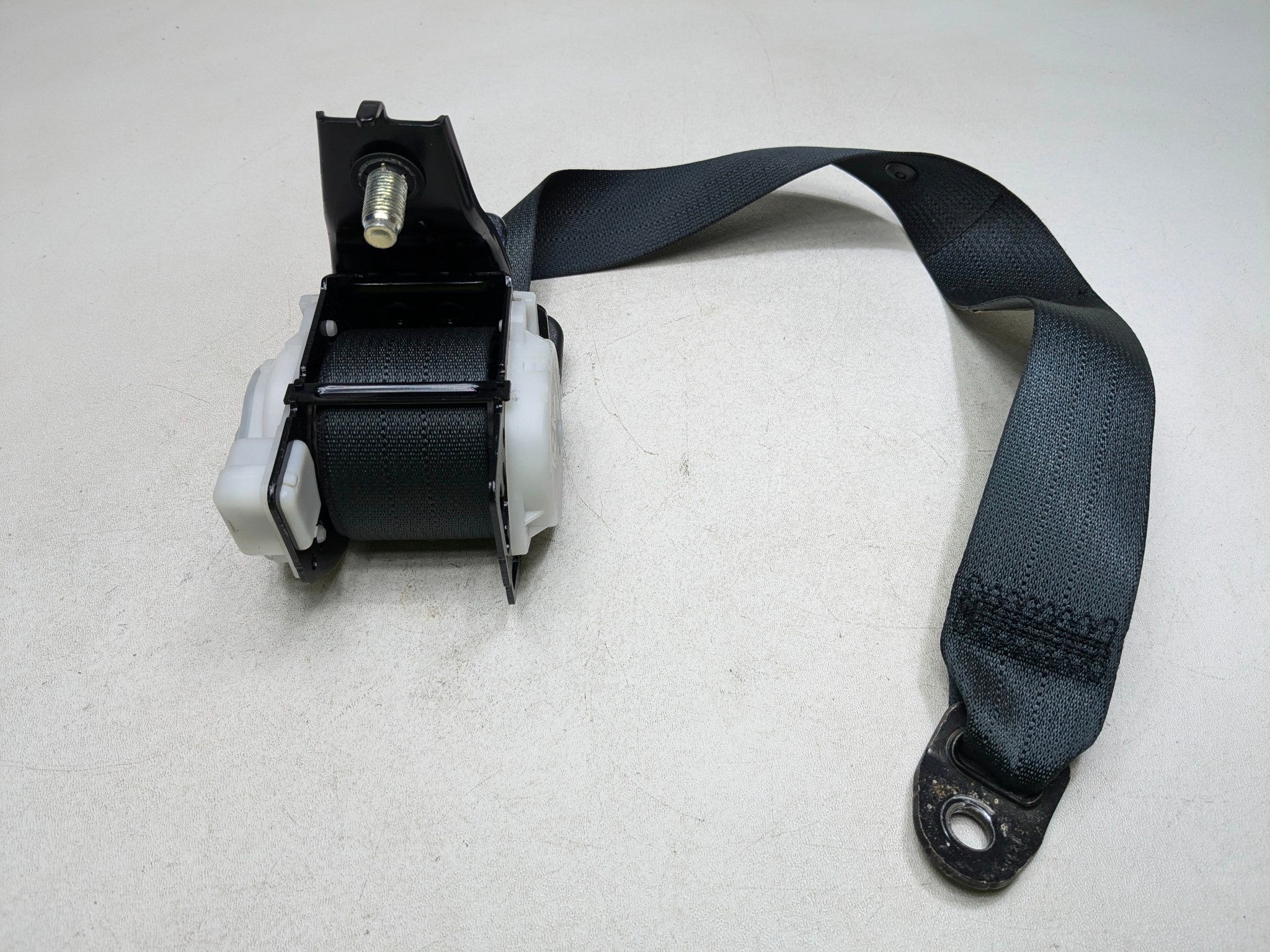 2012 - 2014 HYUNDAI AZERA OEM SEAT BELT RETRACTOR REAR LEFT DRIVER SIDE